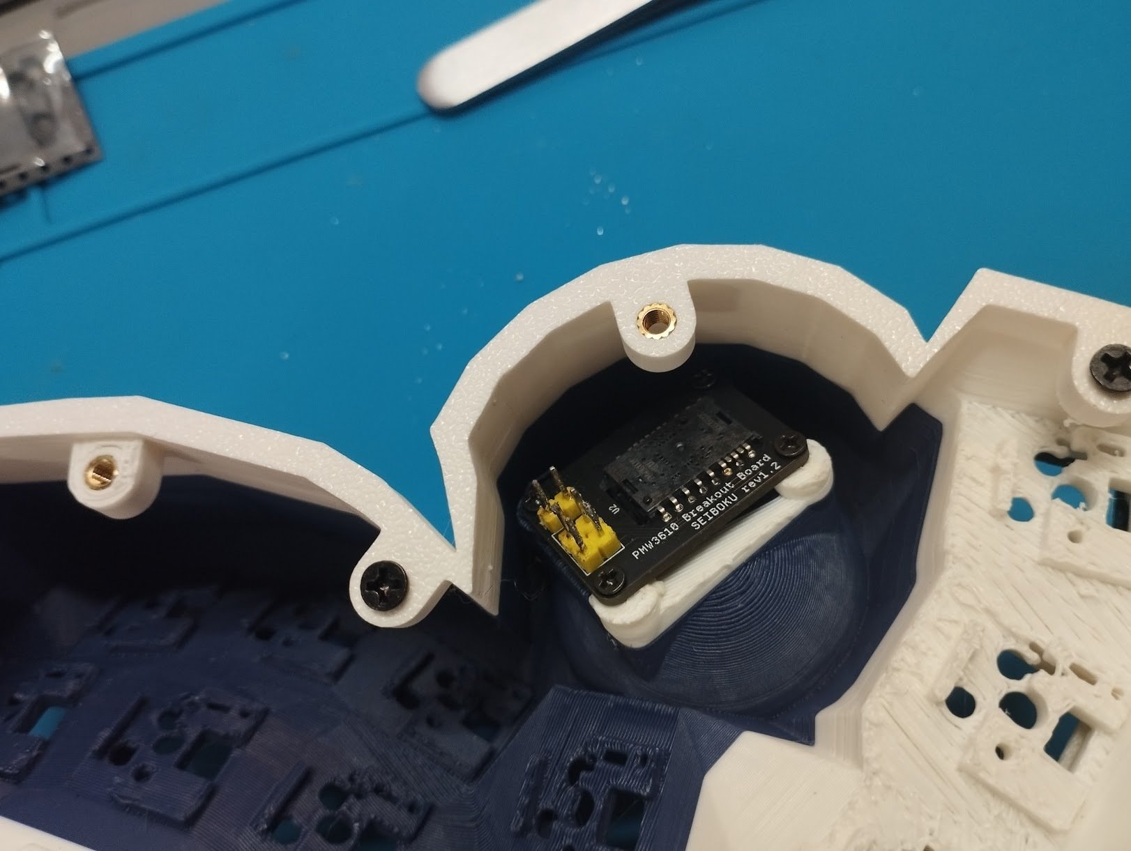 ろく。2点まとめ　36.5 続・ZMKでトラックボール付き3Dキーボードを作った話｜なゆ