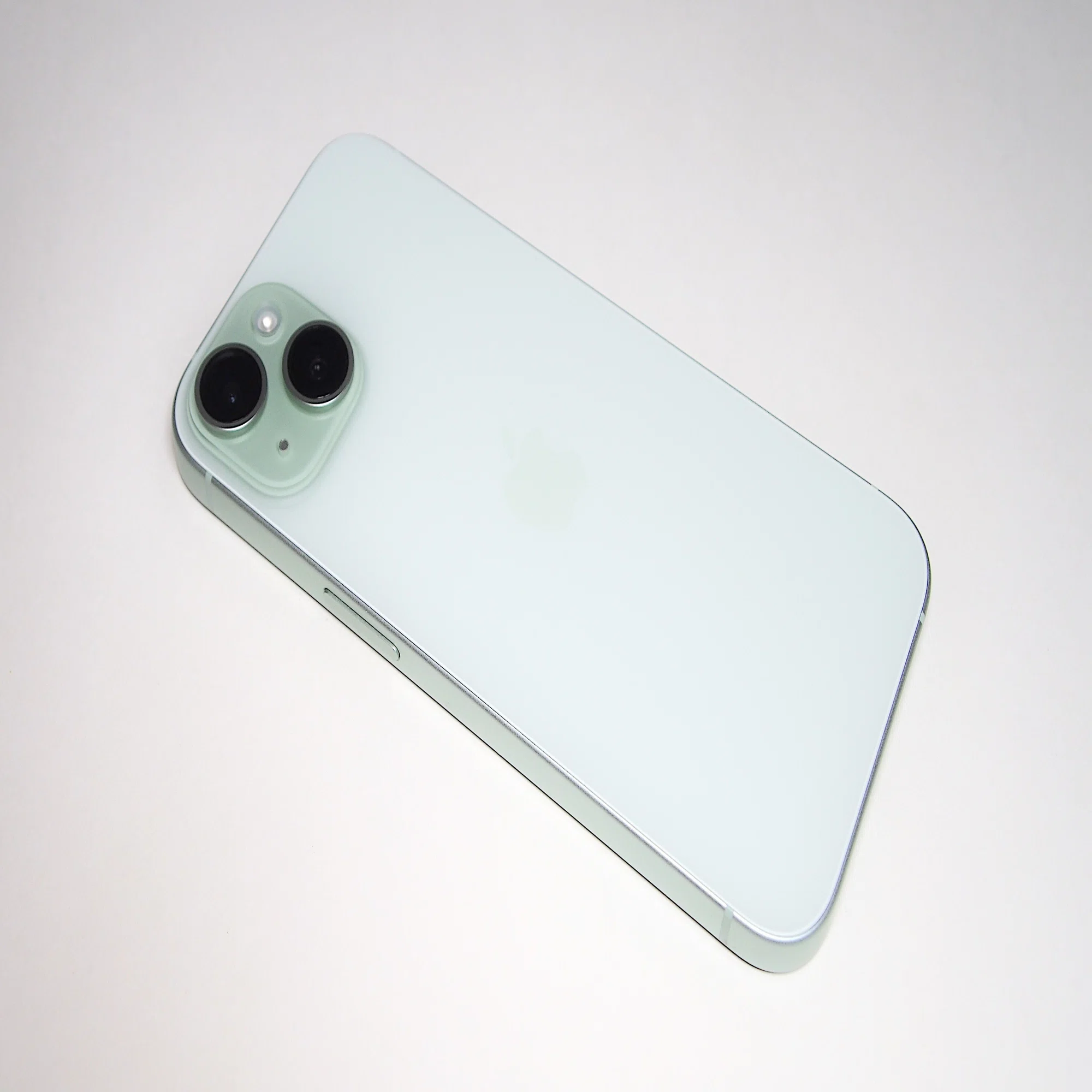 iPhone 15を2年使ったレビュー。2026年も現役！タイプC採用で安く 