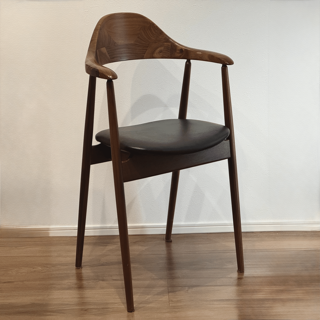 家族の時間にしっくりくる椅子 - DINING CHAIR MANTA｜りおつ