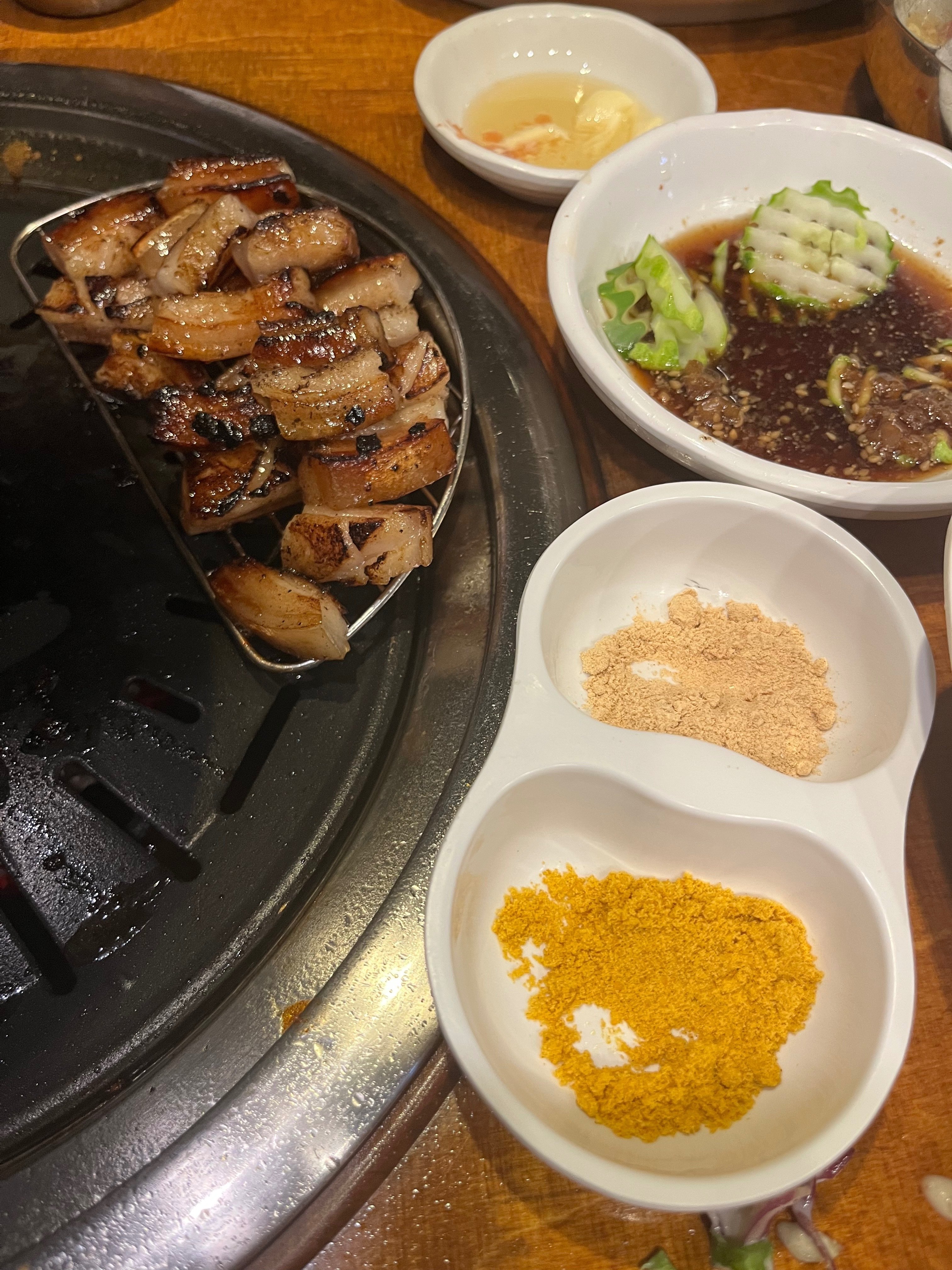 韓国初心者が行く釜山 Day3 イケメンだらけのサムギョプサル｜nica