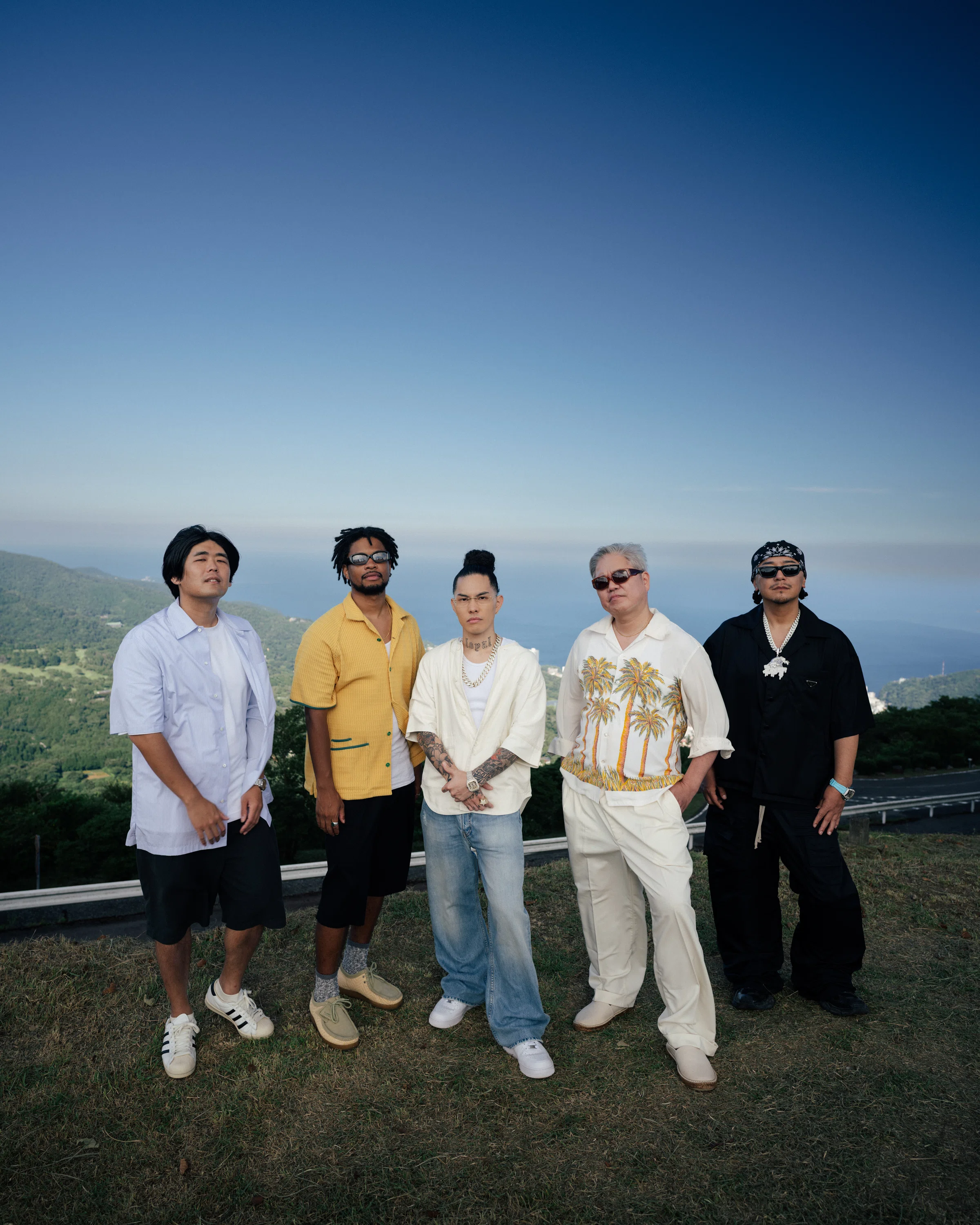 STUTS on the WAVE、”Perfect Blue (feat. Tiji Jojo, Daichi Yamamoto