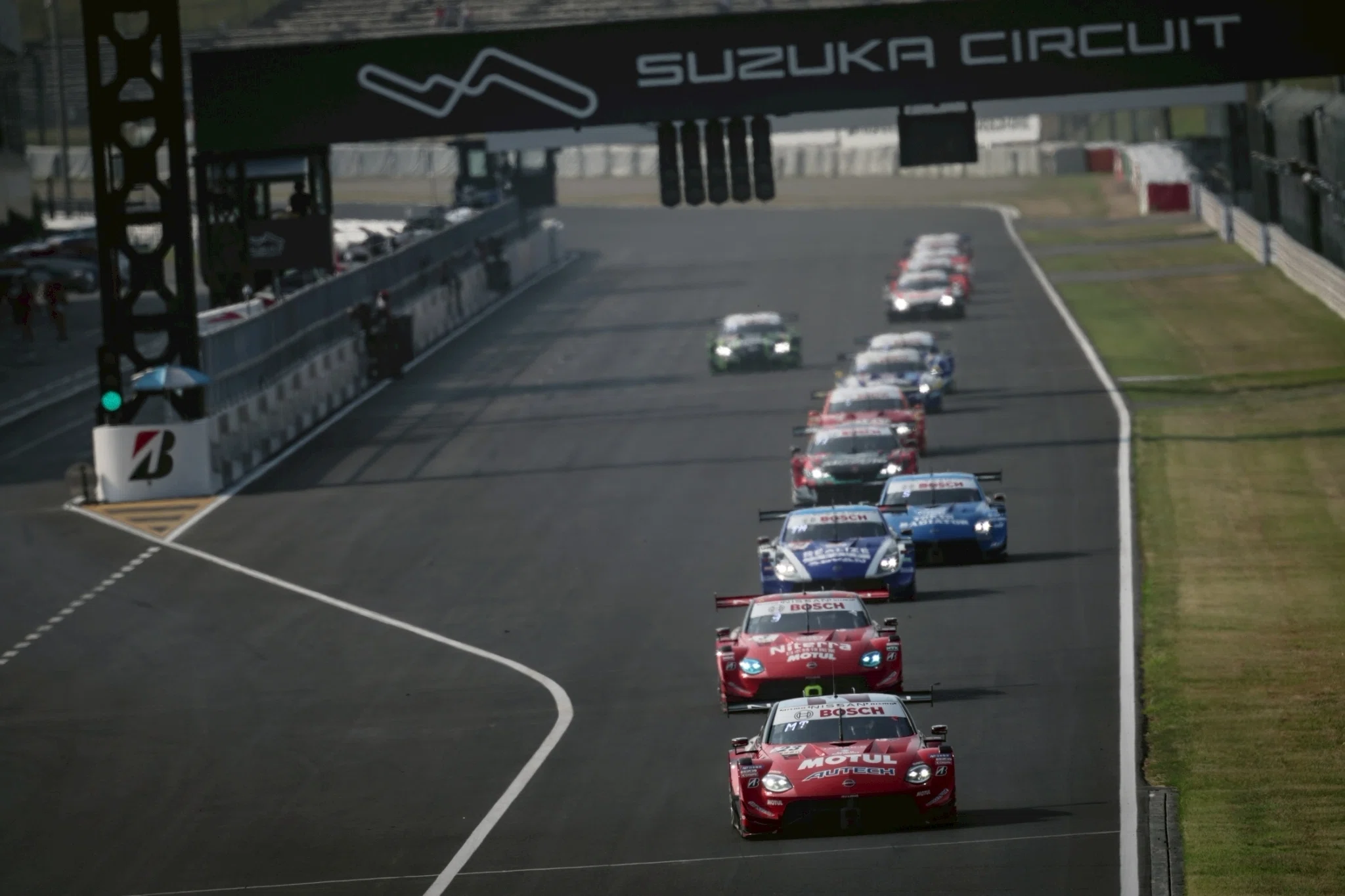 MOTUL AUTECH Zが鈴鹿で2年ぶりの勝利、GT300はCARGUYフェラーリが逆転