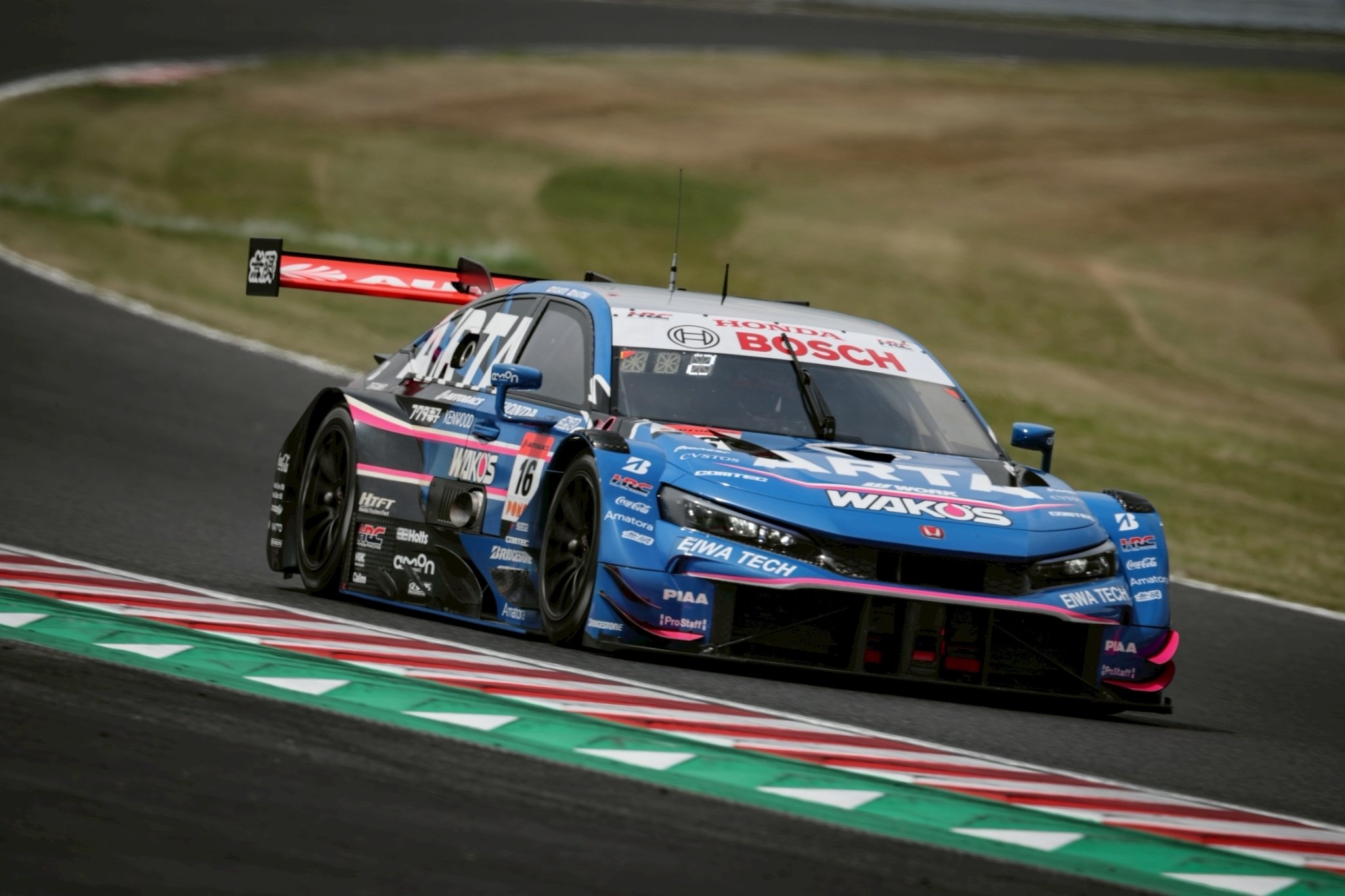 MOTUL AUTECH Zが鈴鹿で2年ぶりの勝利、GT300はCARGUYフェラーリが逆転