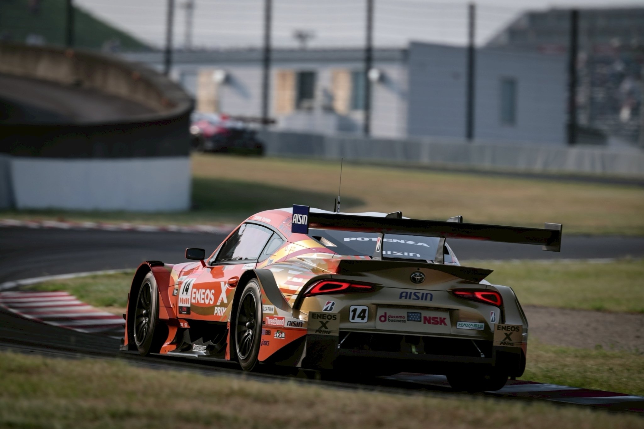 MOTUL AUTECH Zが鈴鹿で2年ぶりの勝利、GT300はCARGUYフェラーリが逆転