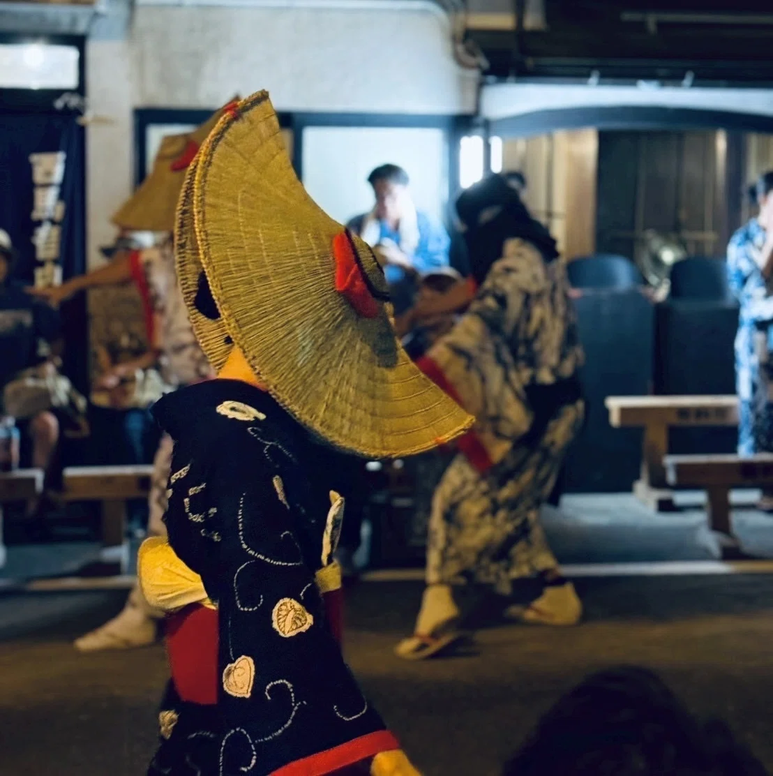 700年の伝統、地域をつなぐ西馬音内盆踊り｜秋田銀行