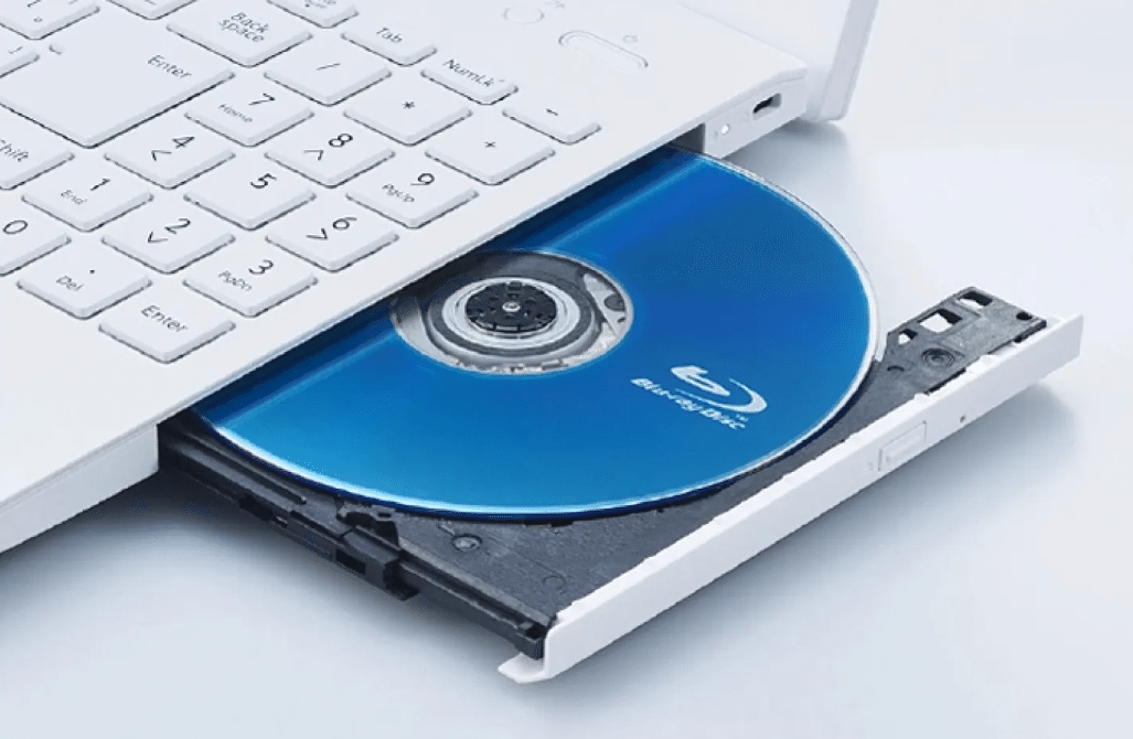 2025年夏モデル】DVD、まだ使いますよね？ 意外と便利な「光学ドライブ