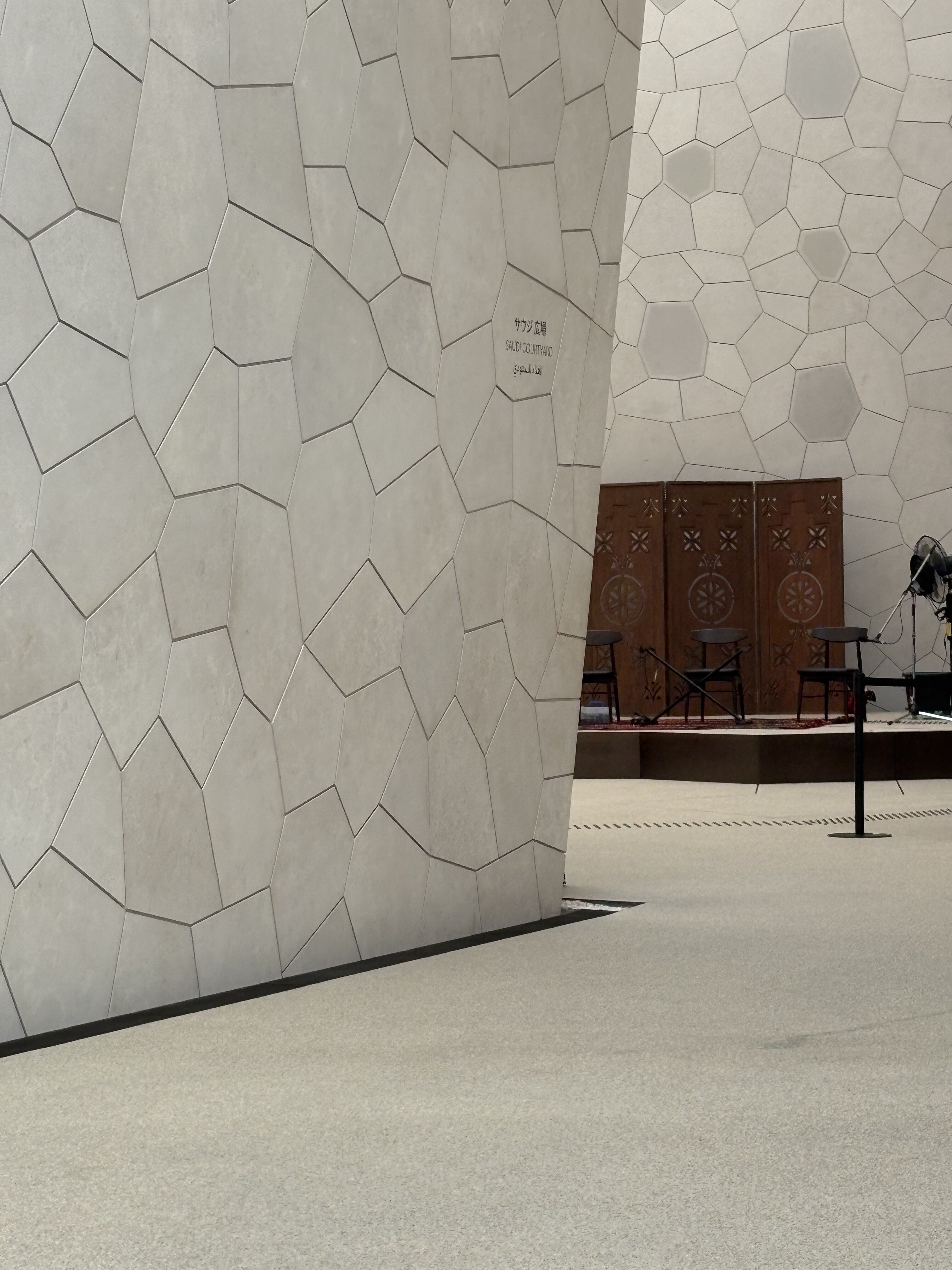 大阪万博　サウジアラビア館　風景小物入れ 出品10/19まで】大阪万博 サウジアラビア館 風景小物入れ - メルカリ