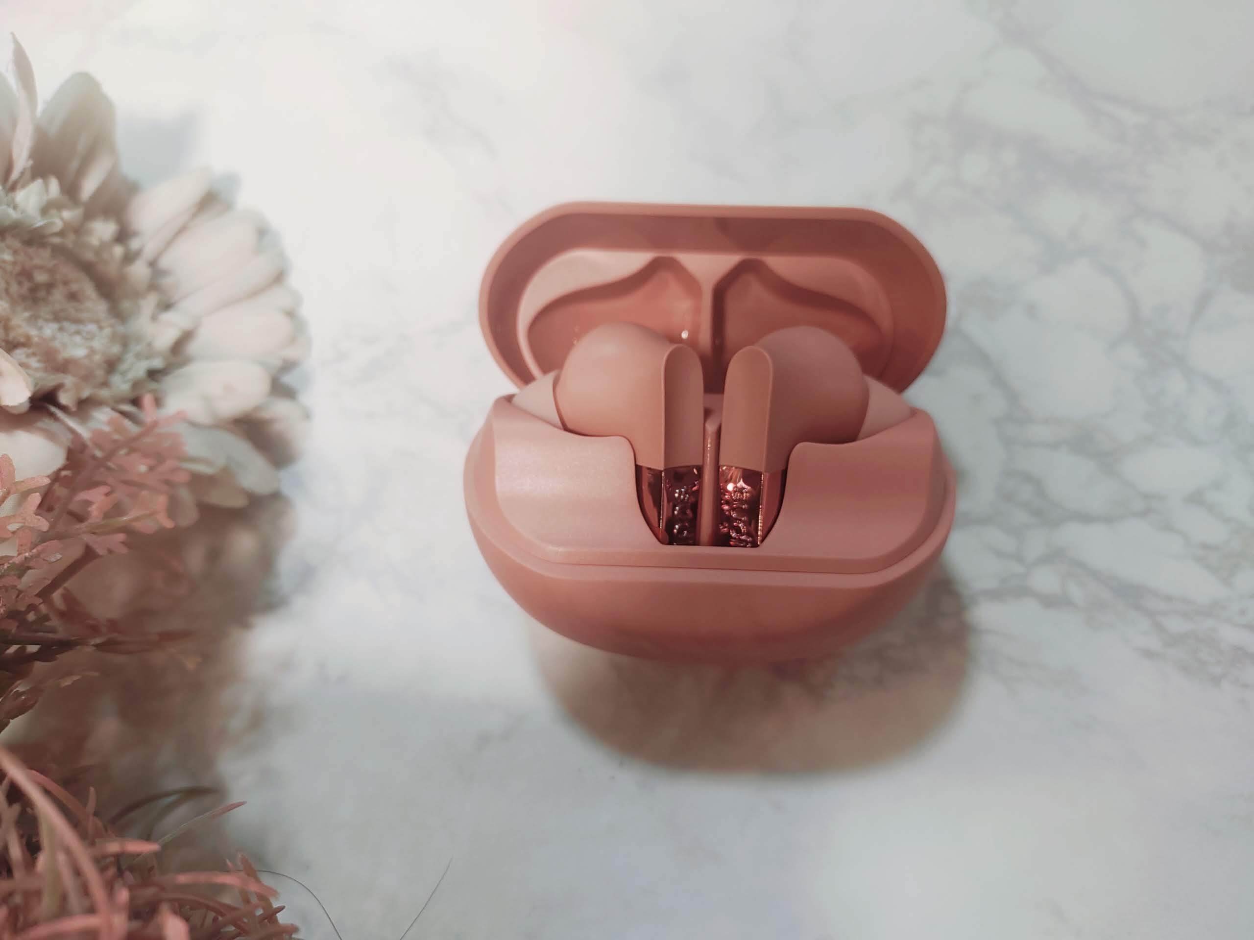 まるでジュエリーのような美しさ。北欧デザインの完全ワイヤレス