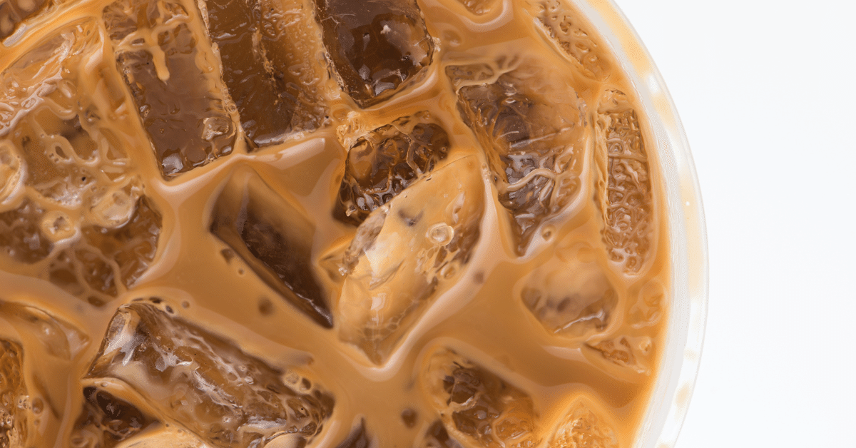 カフェのあの味。濃厚なアイスブレンドで楽しむアイスカフェラテ