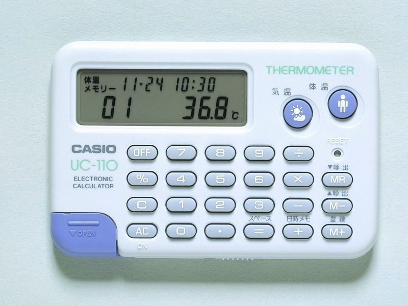 オモシロ電卓物語 Vol.4：納涼！センサー電卓 熱中症や日焼けを防ぐ