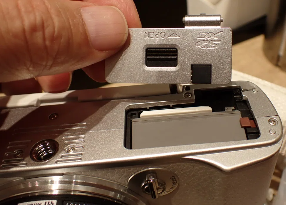 OLYMPUS PEN E-P7 軽すぎるのも罪・問題｜こんとん
