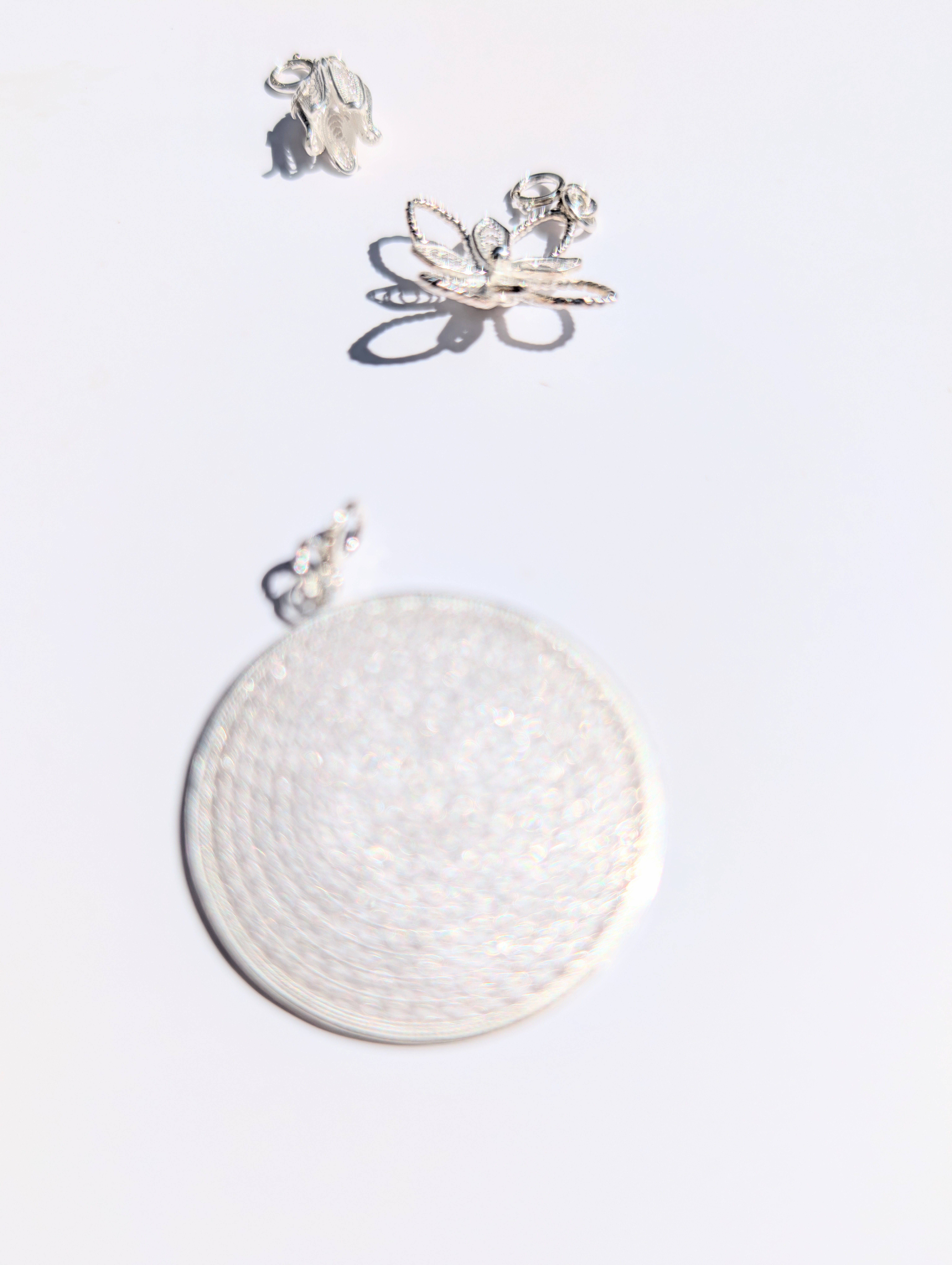 世界の銀細工に魅了】繊細な自然のデザインが施される受け継がれ