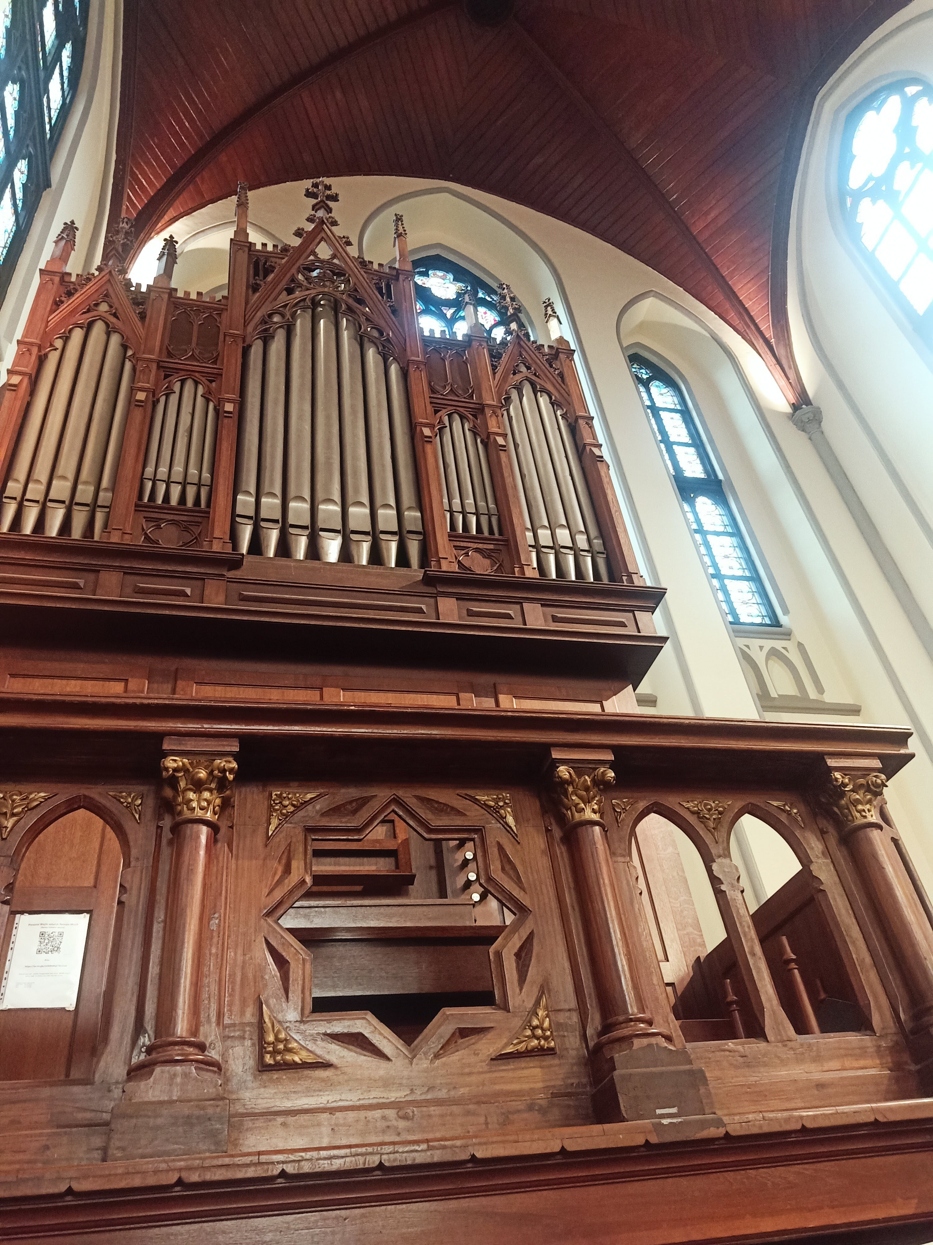 カテドラル教会のオルガンの秘密🎹｜杏子スパルディ - ことばで旅する