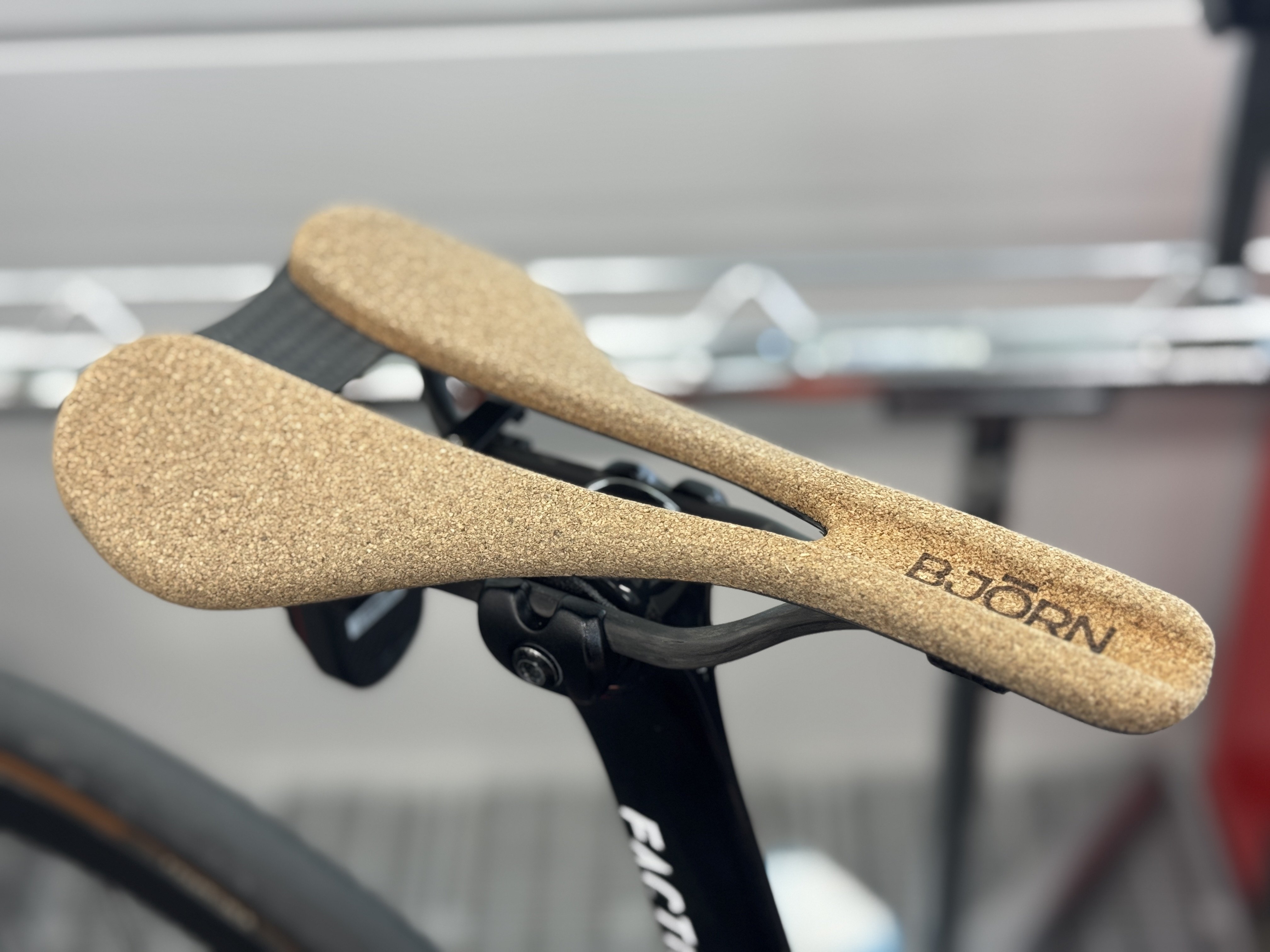 スロベニアのサドルブランド「BJORN」とは？｜TRISPORTS