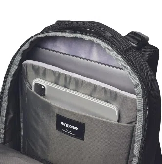 私が選んだ究極の相棒：Incase Tracks Backpack 18Lレビュー｜Misaki