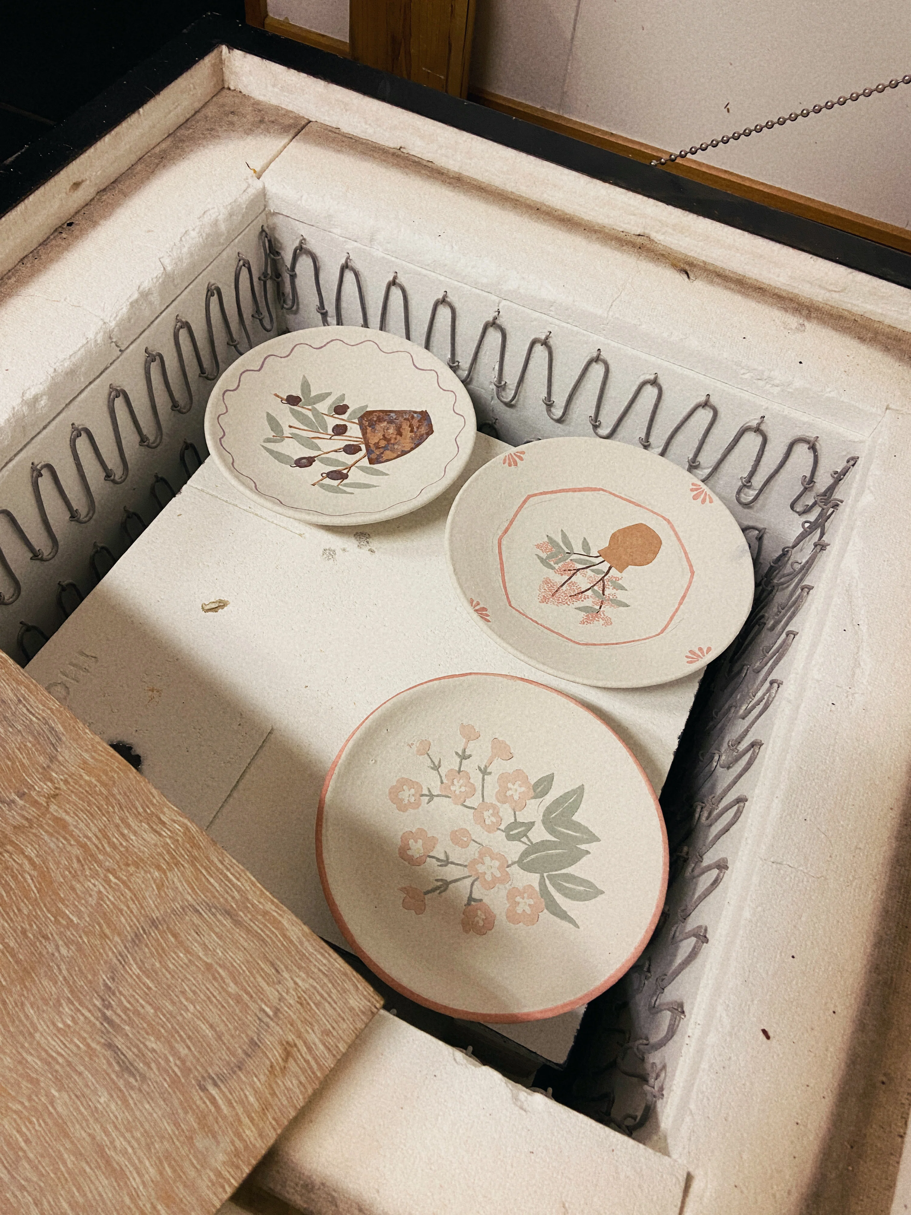 絵付けの小皿、制作工程｜藍菖窯｜RanSho-gama