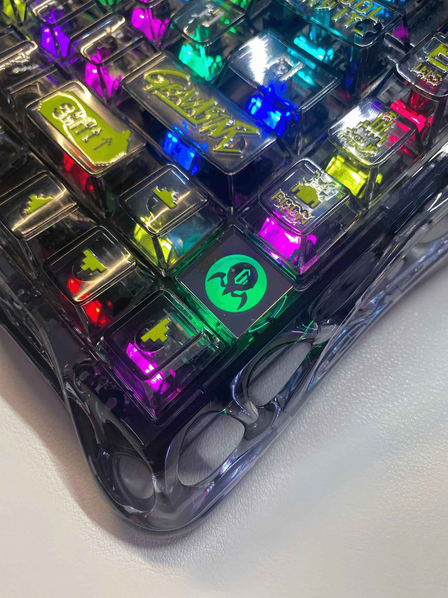 GravaStar K1 Lite ゲーミングキーボード レビュー：SFデザインと快適