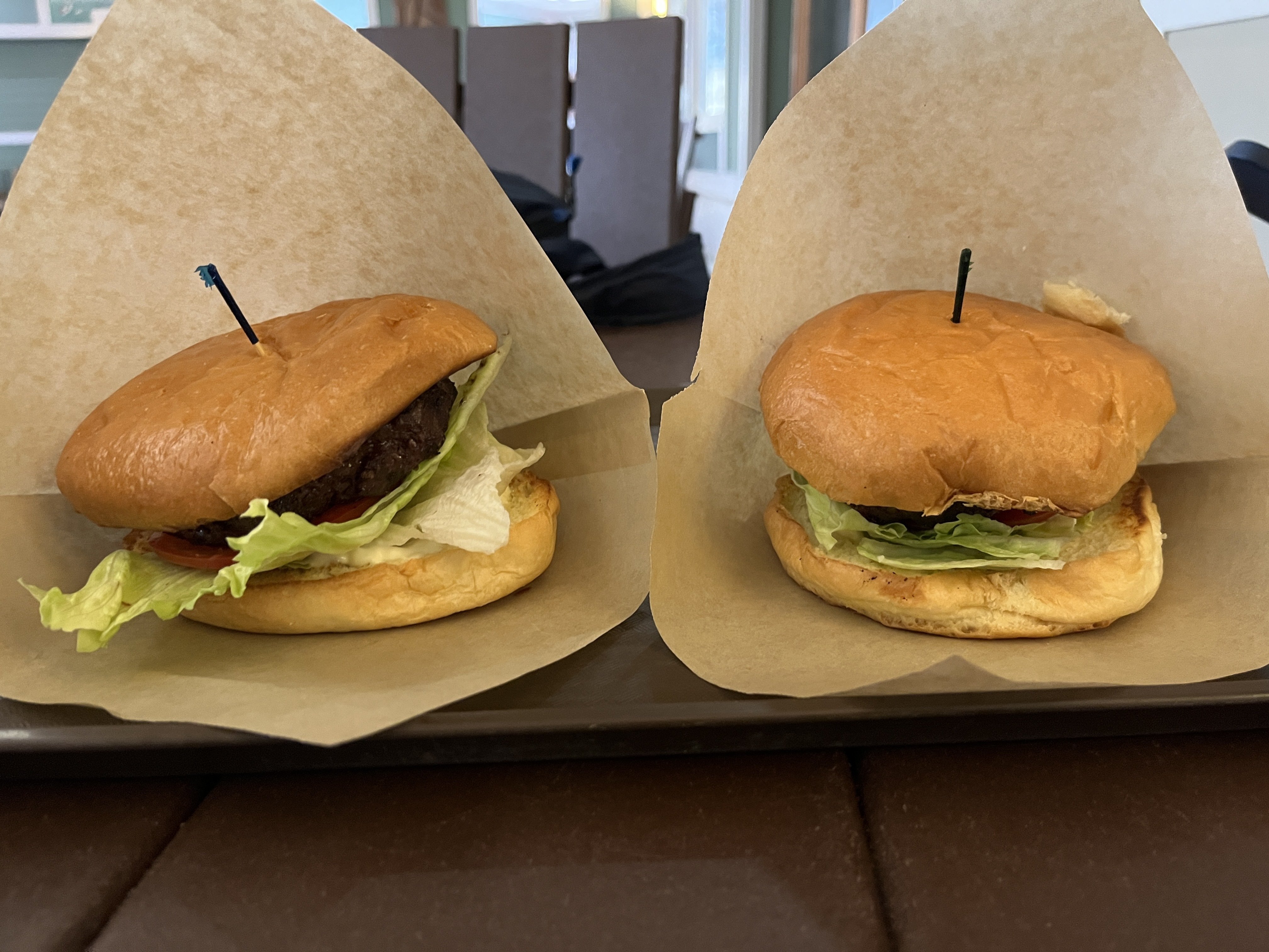 ハワイ島2025 #6 | どっちが好み？人気ハンバーガー2店舗を食べ比べ｜ぴー