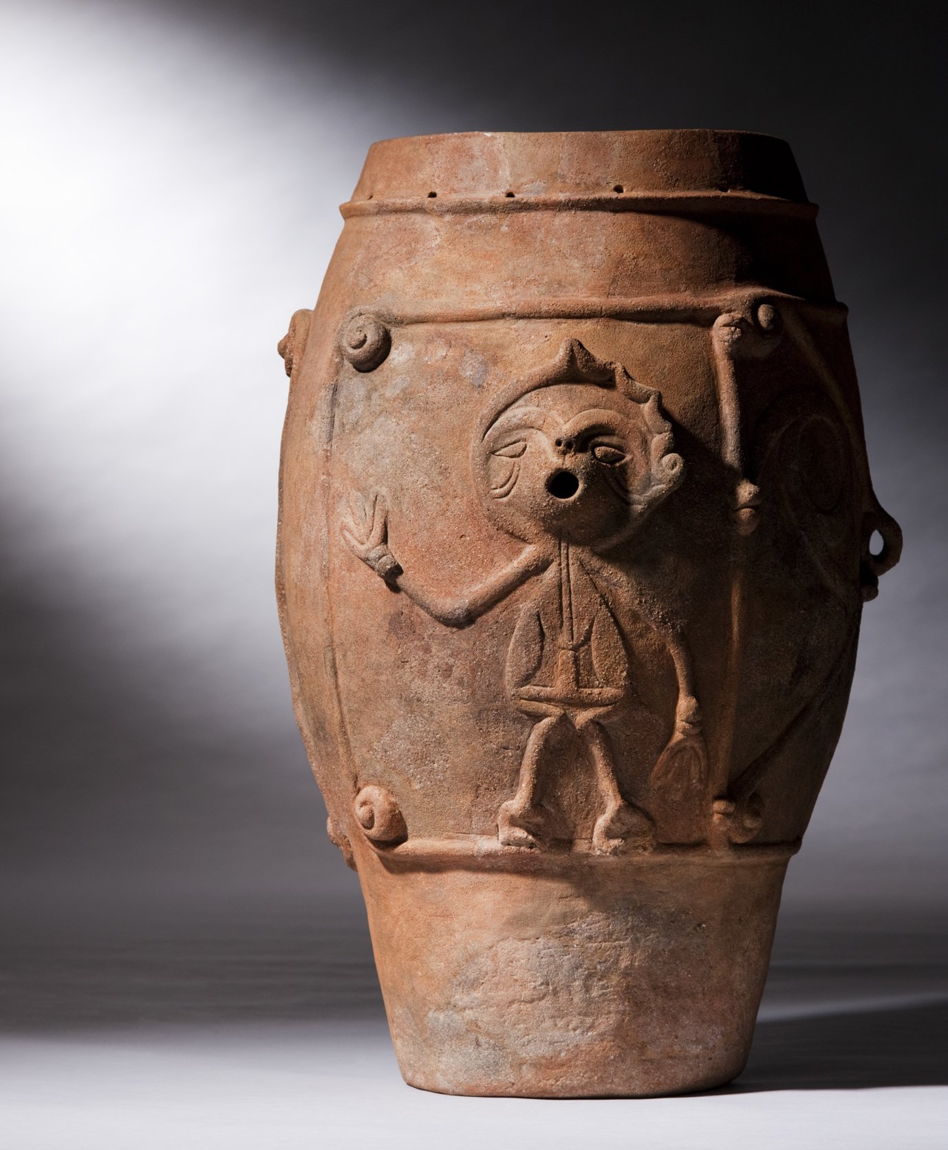 縄文土器に癒やされる!? ほぼ原寸の腕まくらクッション ＃南アルプス市