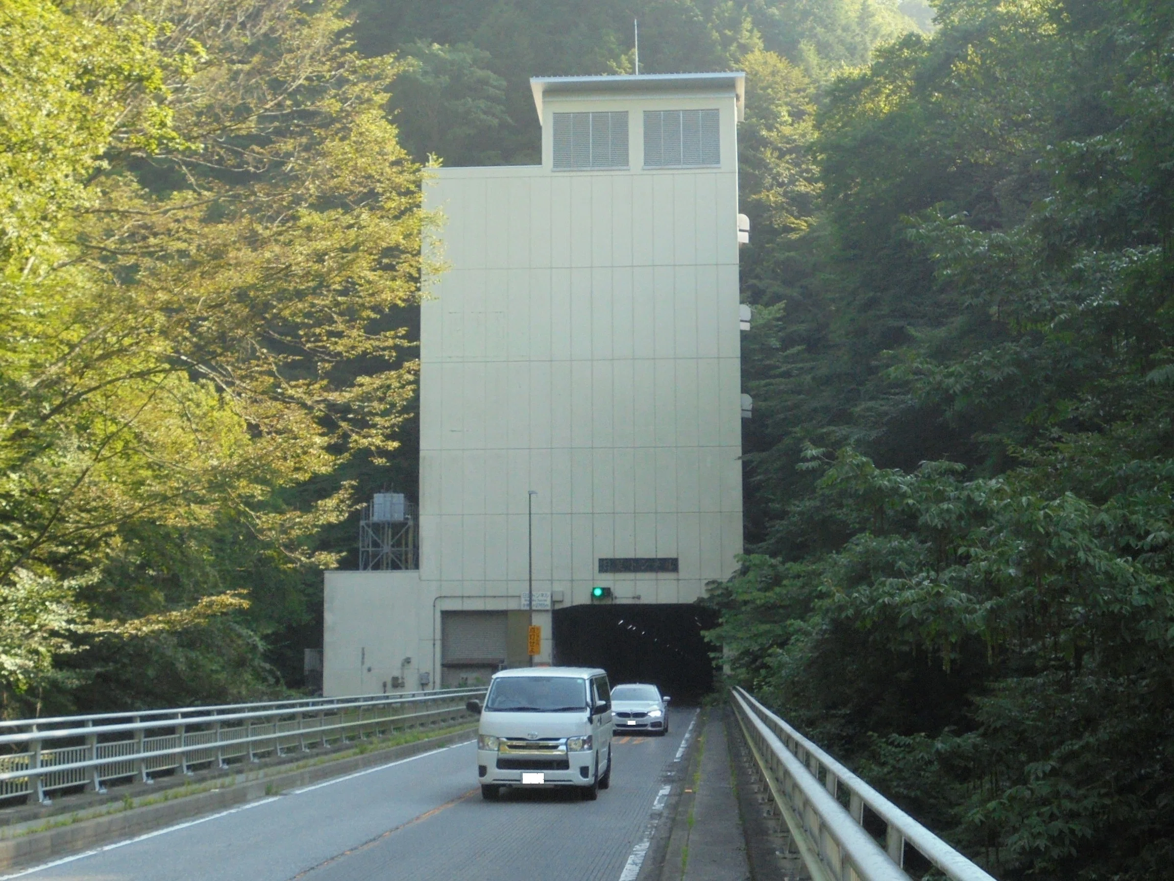 日光の社寺・名勝と足尾銅山とを訪ねる道－昔は半月峠路、今は日足