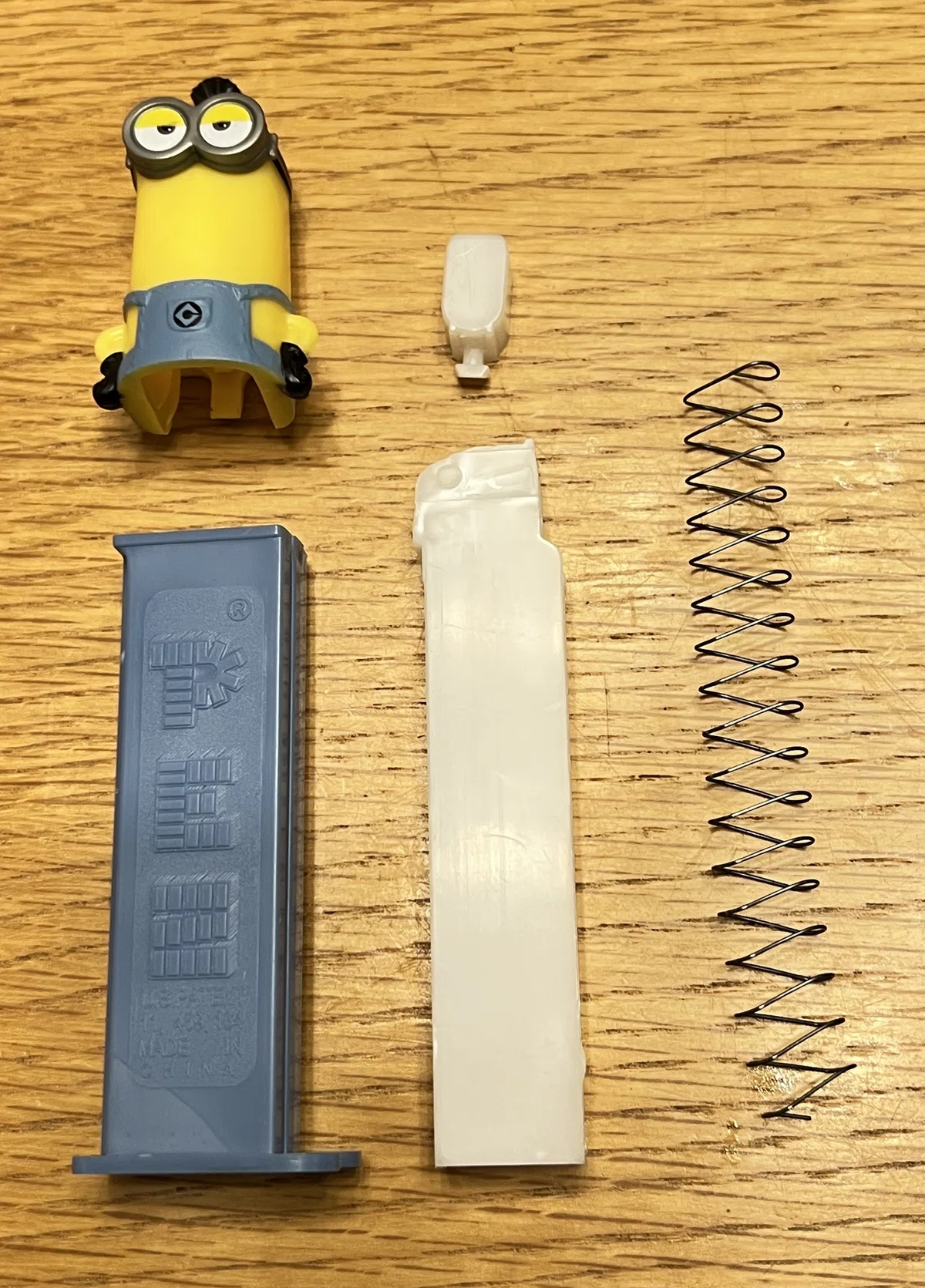 PEZを分解した写真