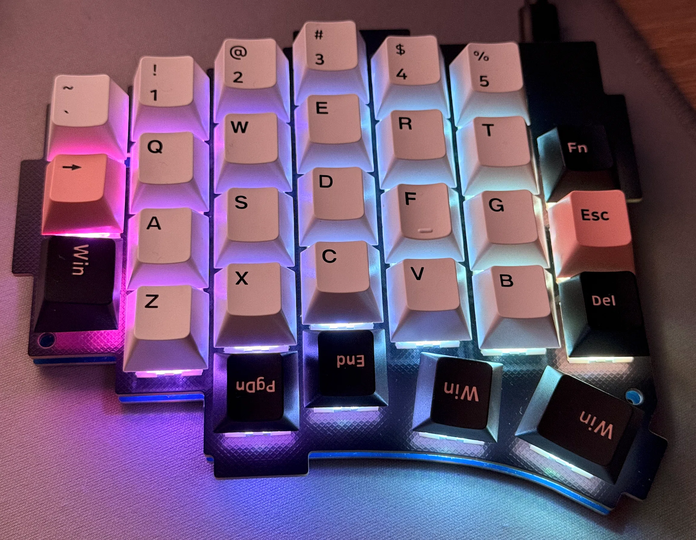 キーボード製作日記 Ep.33: QMK Firmware RGB Matrix Lightingの導入
