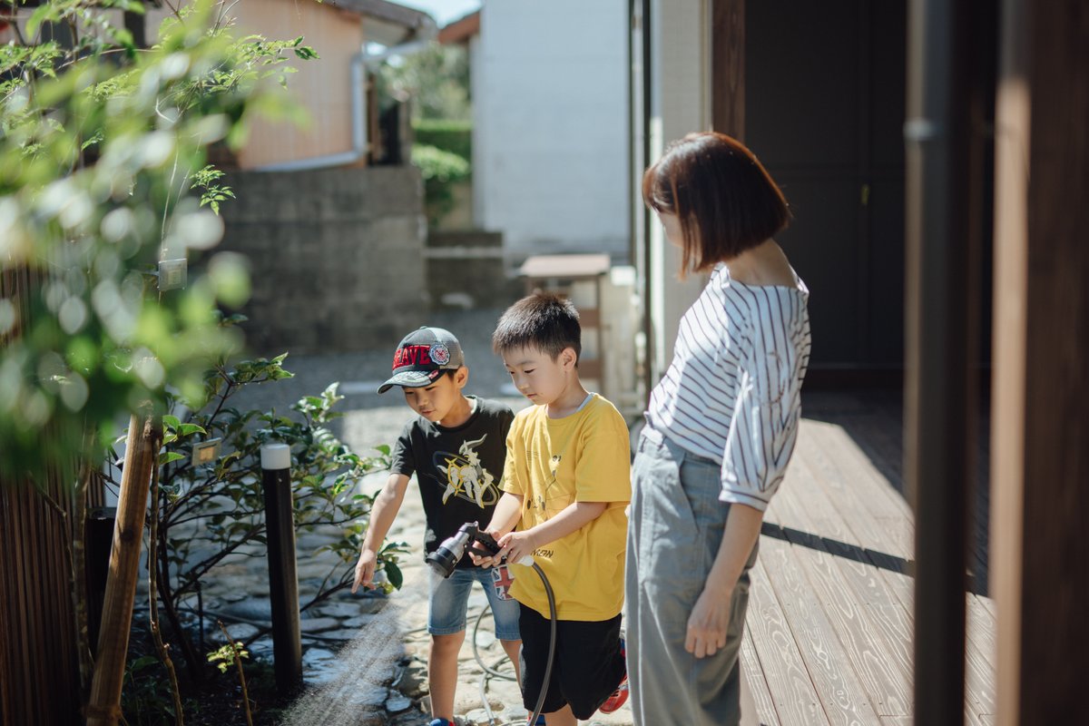 画像夏休みの手伝いに水やり・水まき