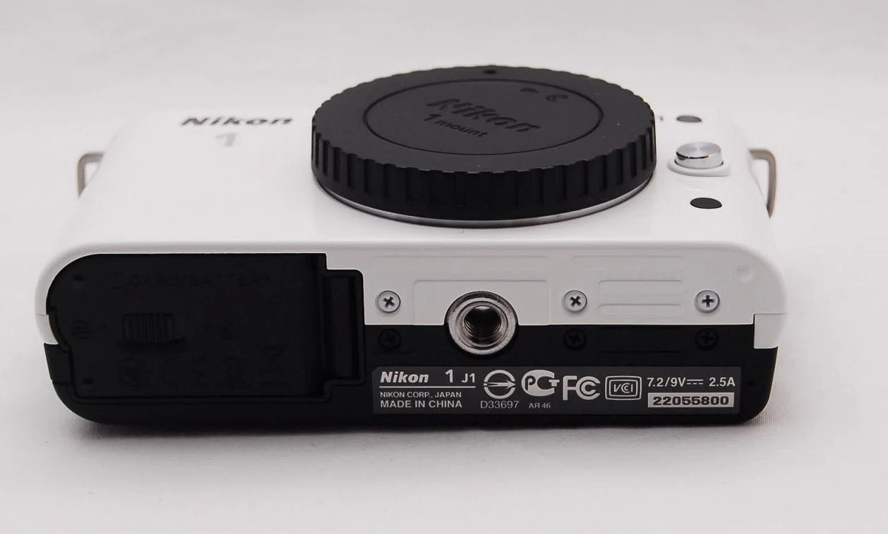 Nikon 1 J1 ホワイト 標準ズームレンズキット|GetGadgetGot Nikon 1 J1 ホワイト 標準ズームレンズキット|GetGadgetGot