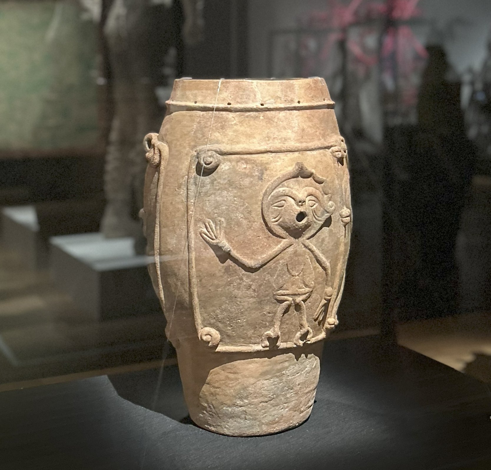 縄文土器に癒やされる!? ほぼ原寸の腕まくらクッション ＃南アルプス市