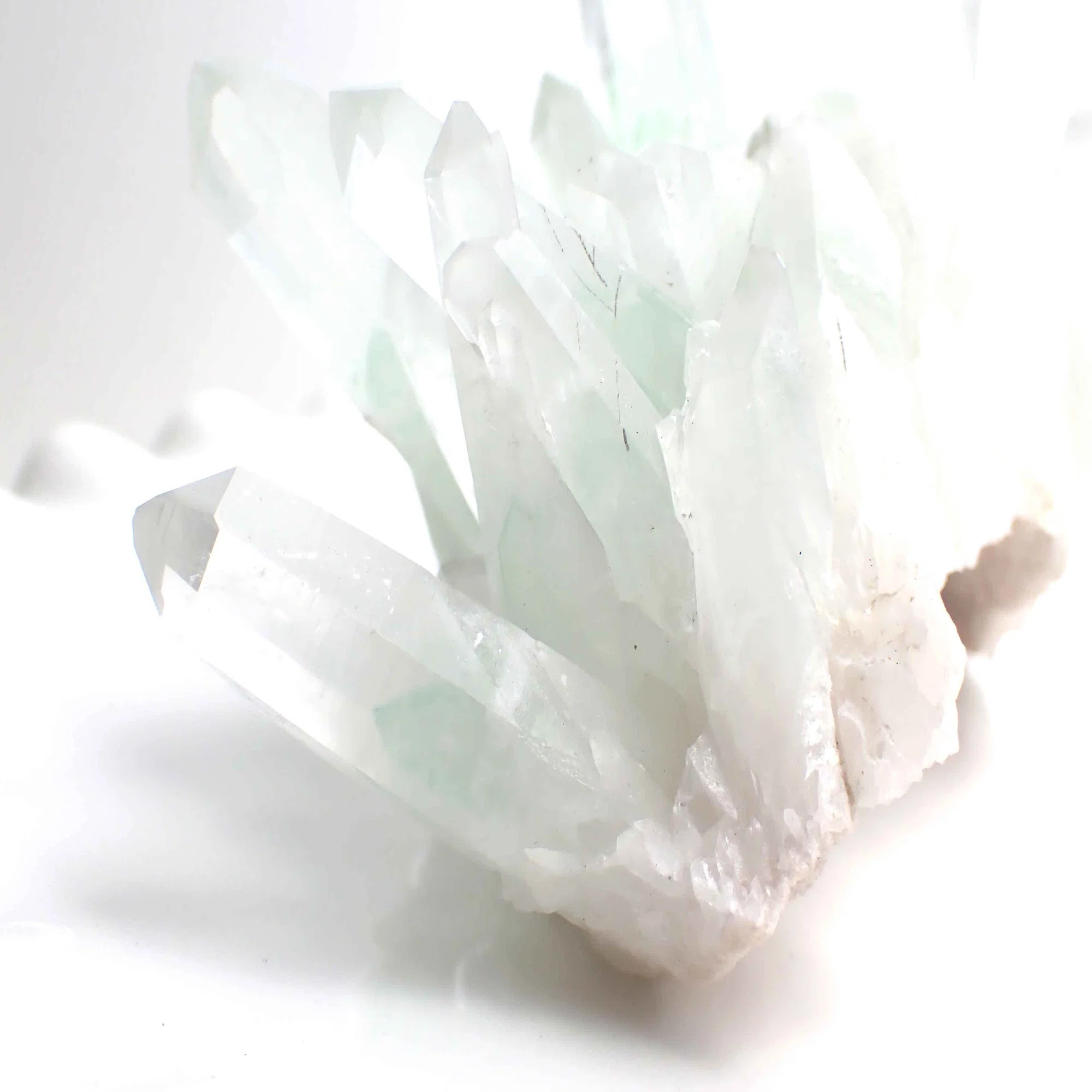 水晶 六角柱 なぜ 六角柱 水晶が 柱のかたち になる理由 結晶構造