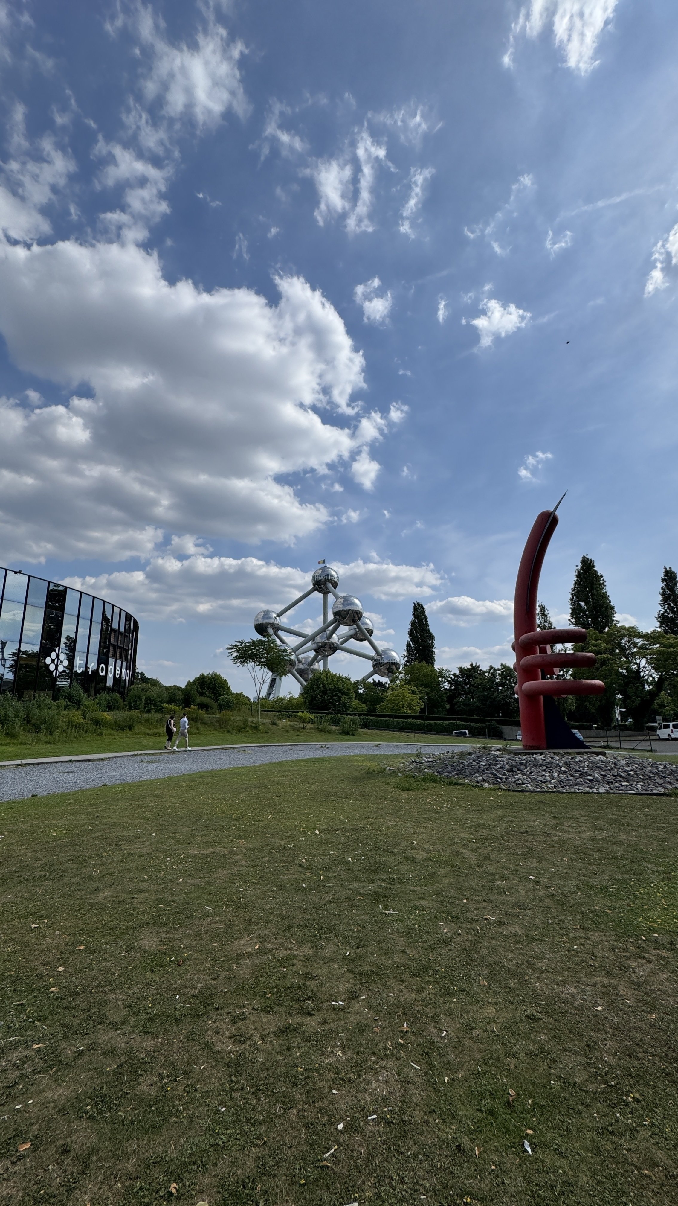 未来を信じさせる建築 ─ アトミウムと1958年ブリュッセル万博｜イ タ