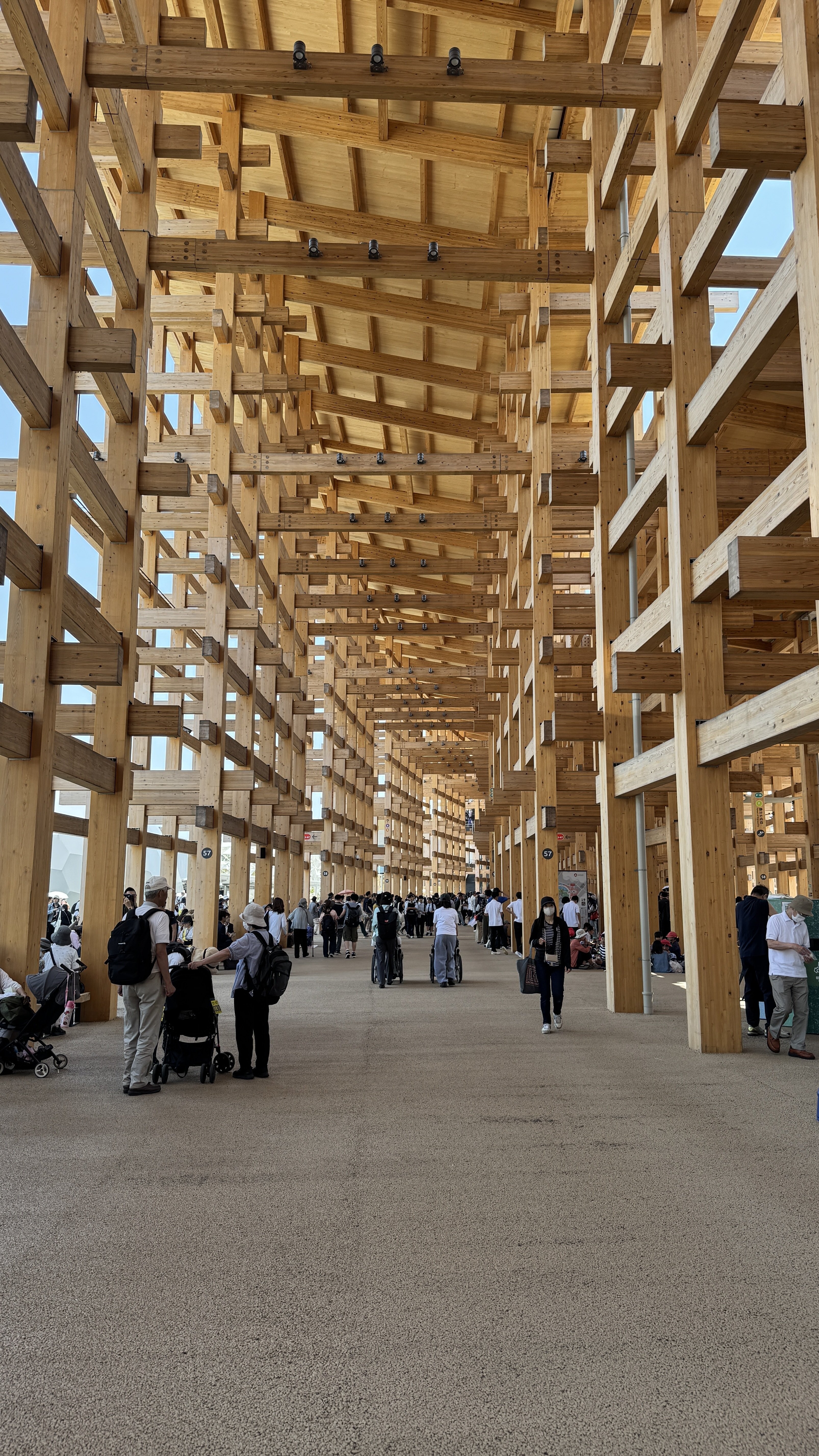 未来を信じさせる建築 ─ アトミウムと1958年ブリュッセル万博｜イ タ