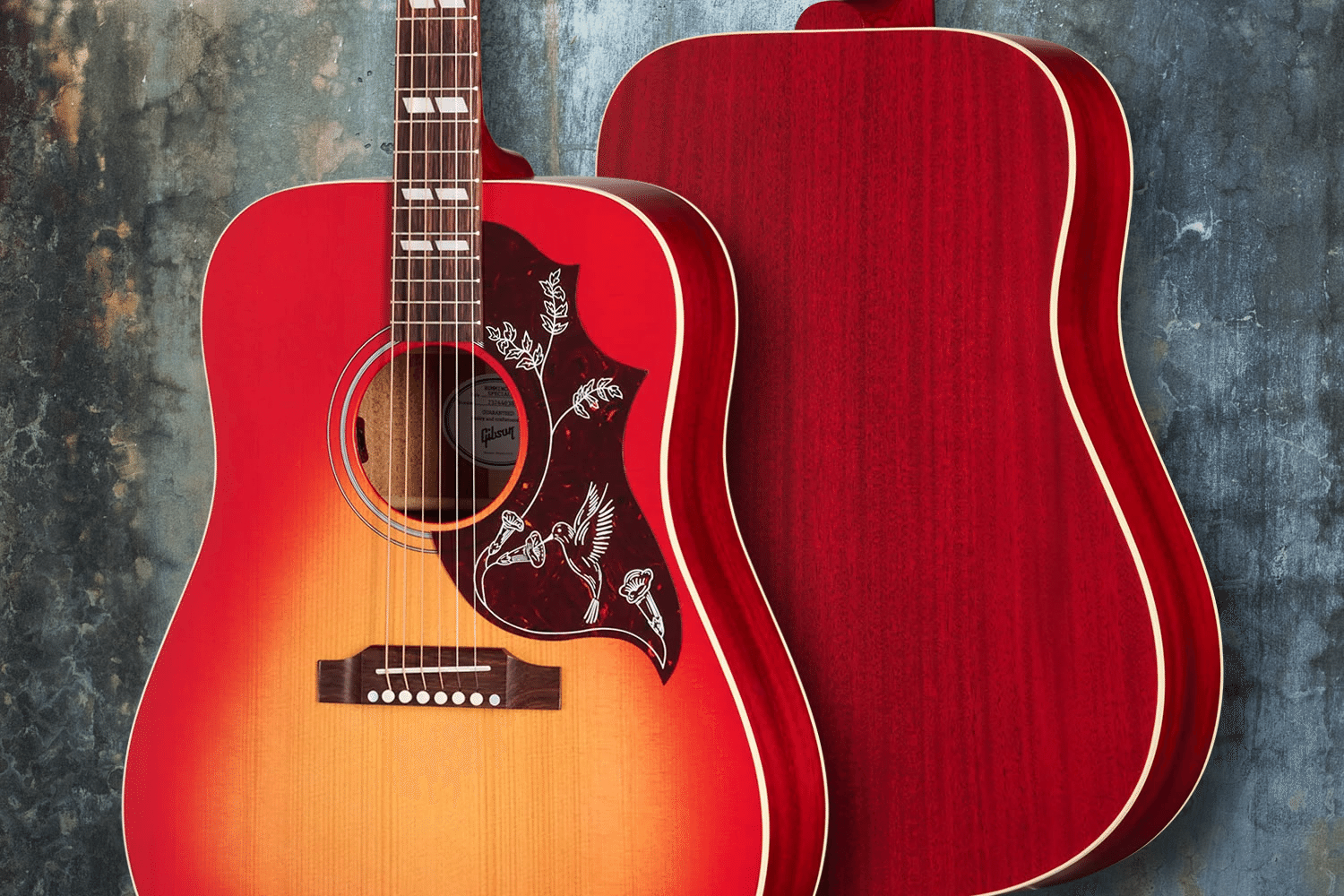ギブソン・アコギの大定番「ハミングバード」に渋い艶消し仕様の ギブソン・アコギの大定番「ハミングバード」に渋い艶消し仕様の