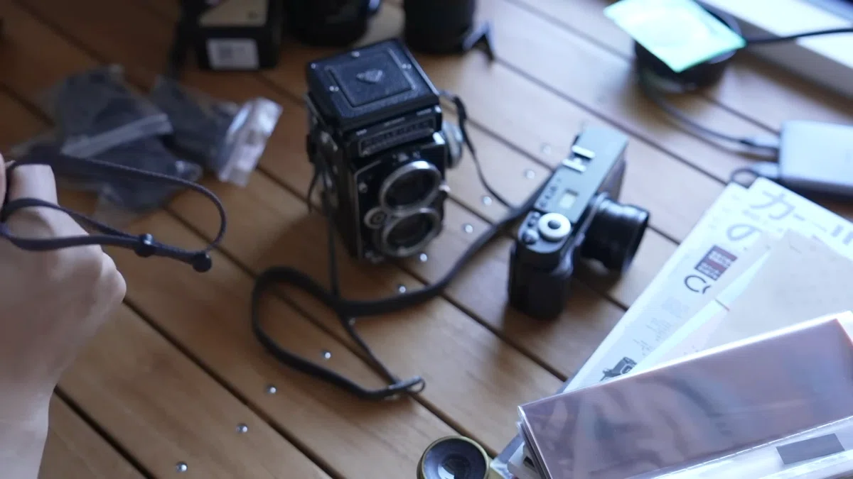 フィルムカメラのストラップ問題。ローライからヘキサーまで。｜すずきしん