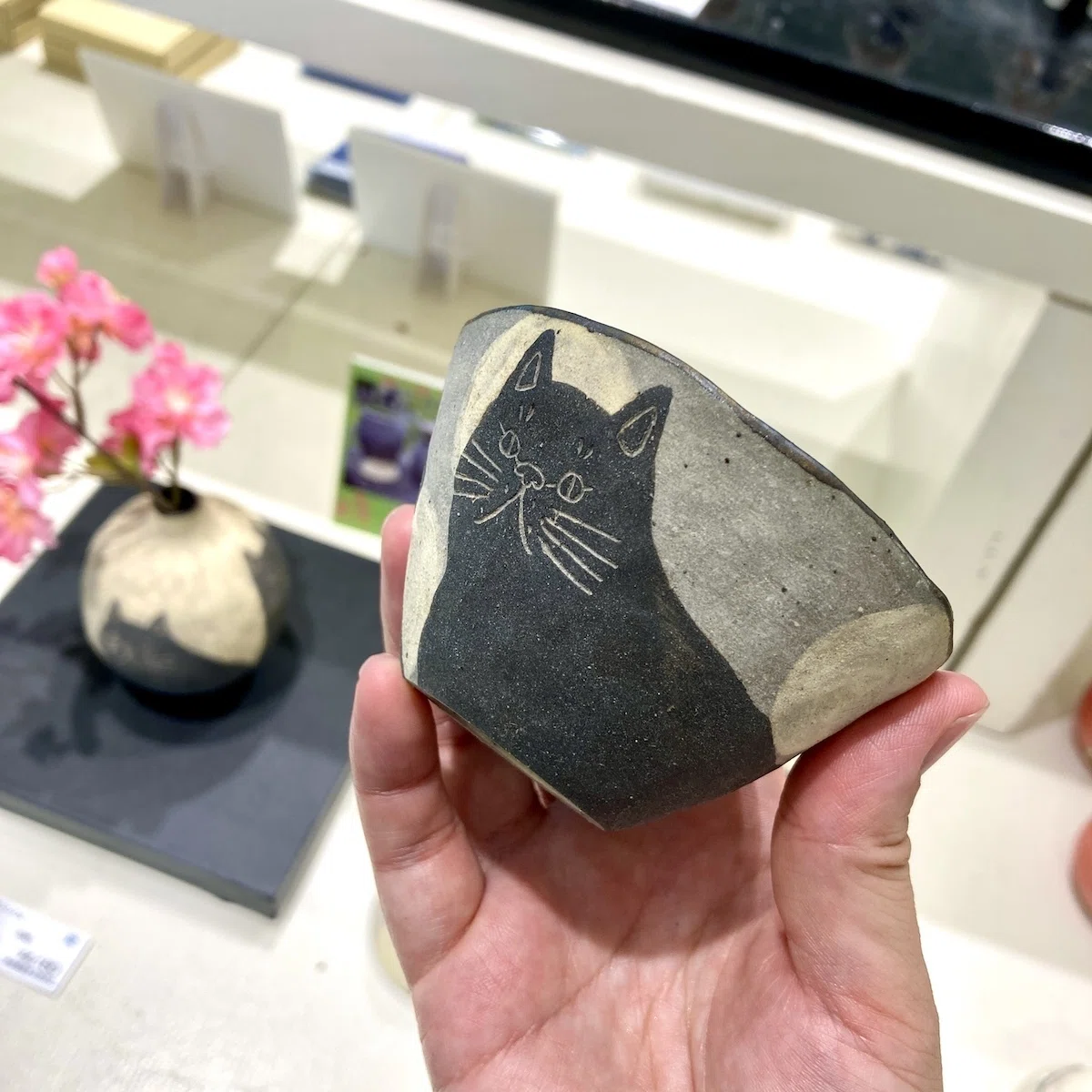 沖縄デパートリウボウ「猫づくし展2」会場レポート｜王冠印雑貨店