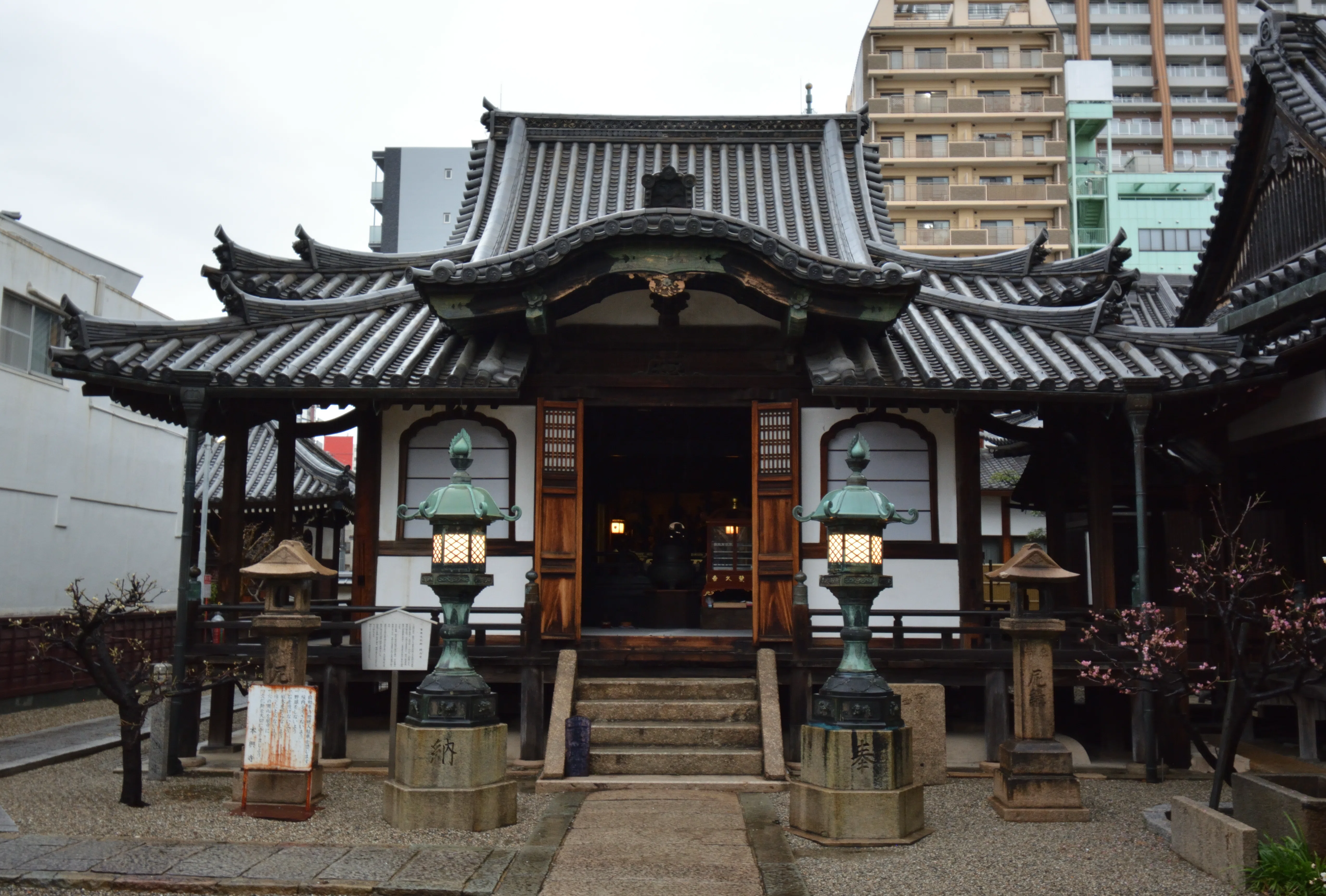 建築探訪記】尼崎市①本興寺開山堂・方丈・三光堂向唐門・鐘楼｜ｼﾝ/Shin