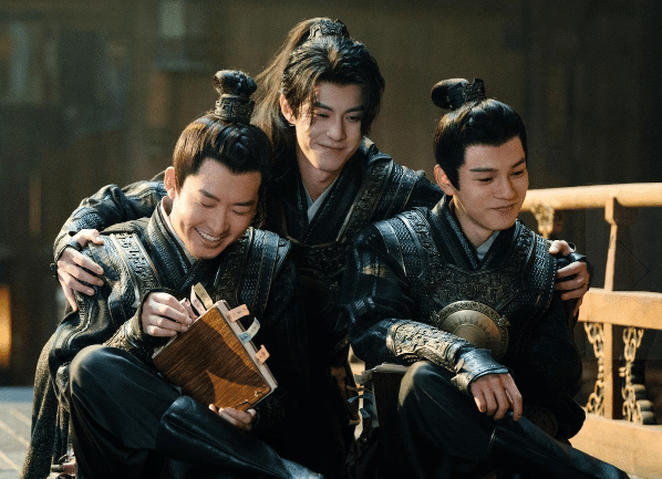 王鶴棣 田曦薇 ドラマ「大奉打更人」宣伝直筆サイン写真 専用ページ GuardiansoftheDafeng_20250724_