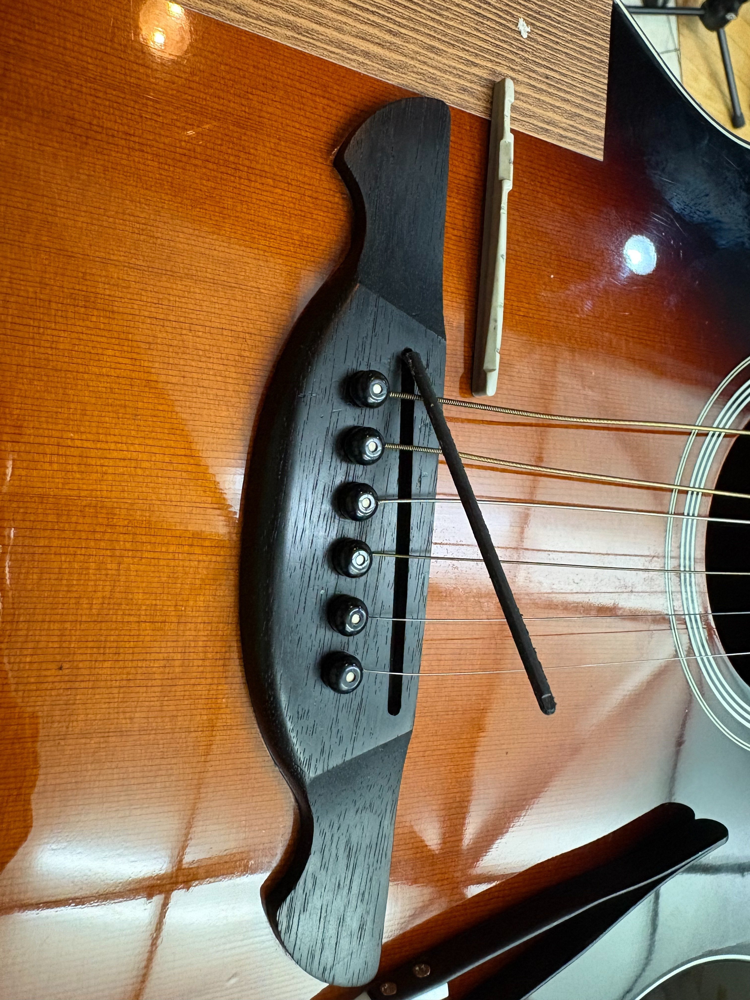 機材修理】ギター編『James』（エレアコギター）｜音楽スタジオ店長カツミ