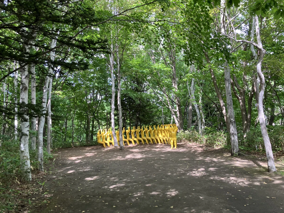 「やせいの ちょうこくが あらわれた」札幌芸術の森 野外美術館 dokug(ur)a論的美術論|蝉倦俊歩(せみあきしゅんぽ)