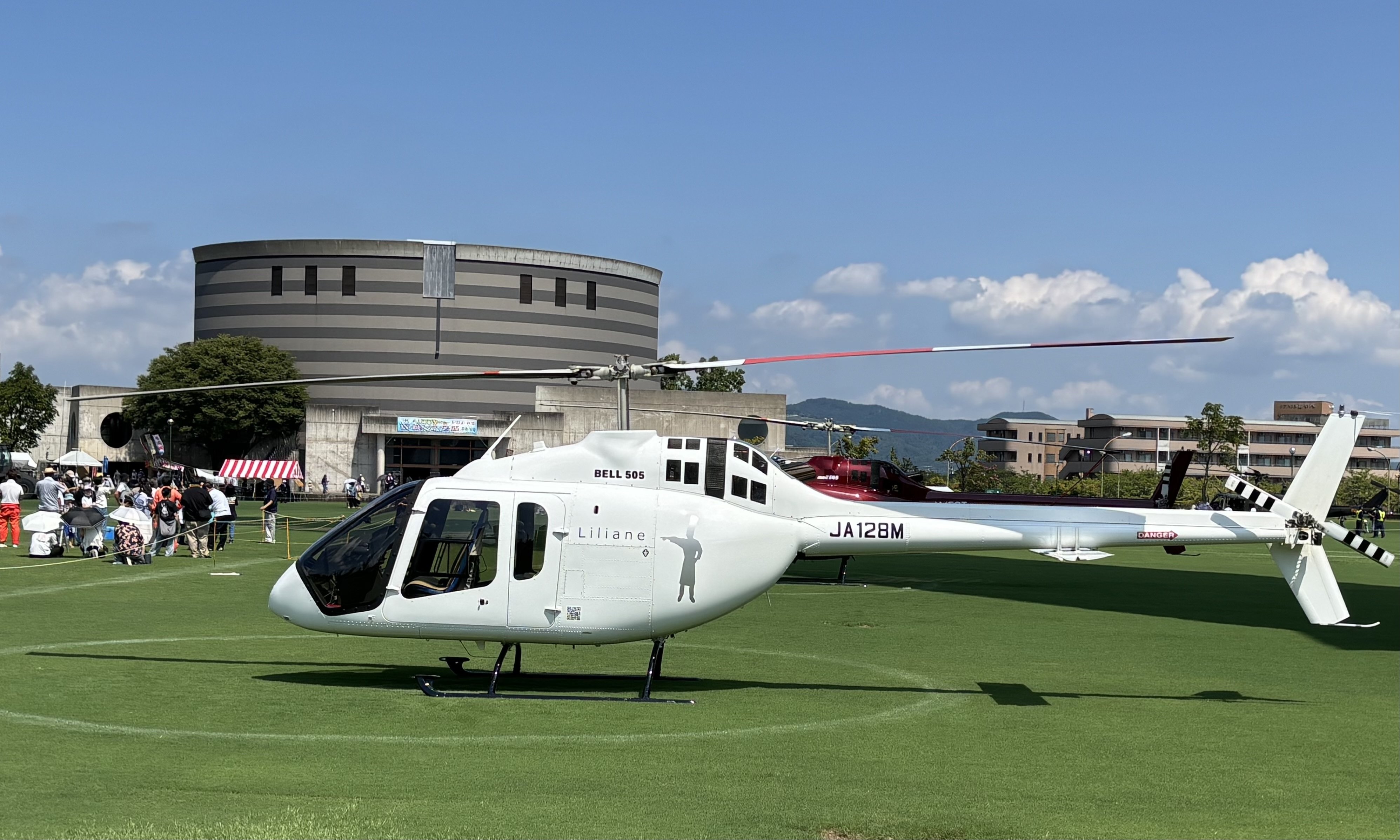 初めてヘリコプターに乗った話｜しろくろ