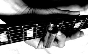 スライドギターにまつわる話｜小泉伊佐美