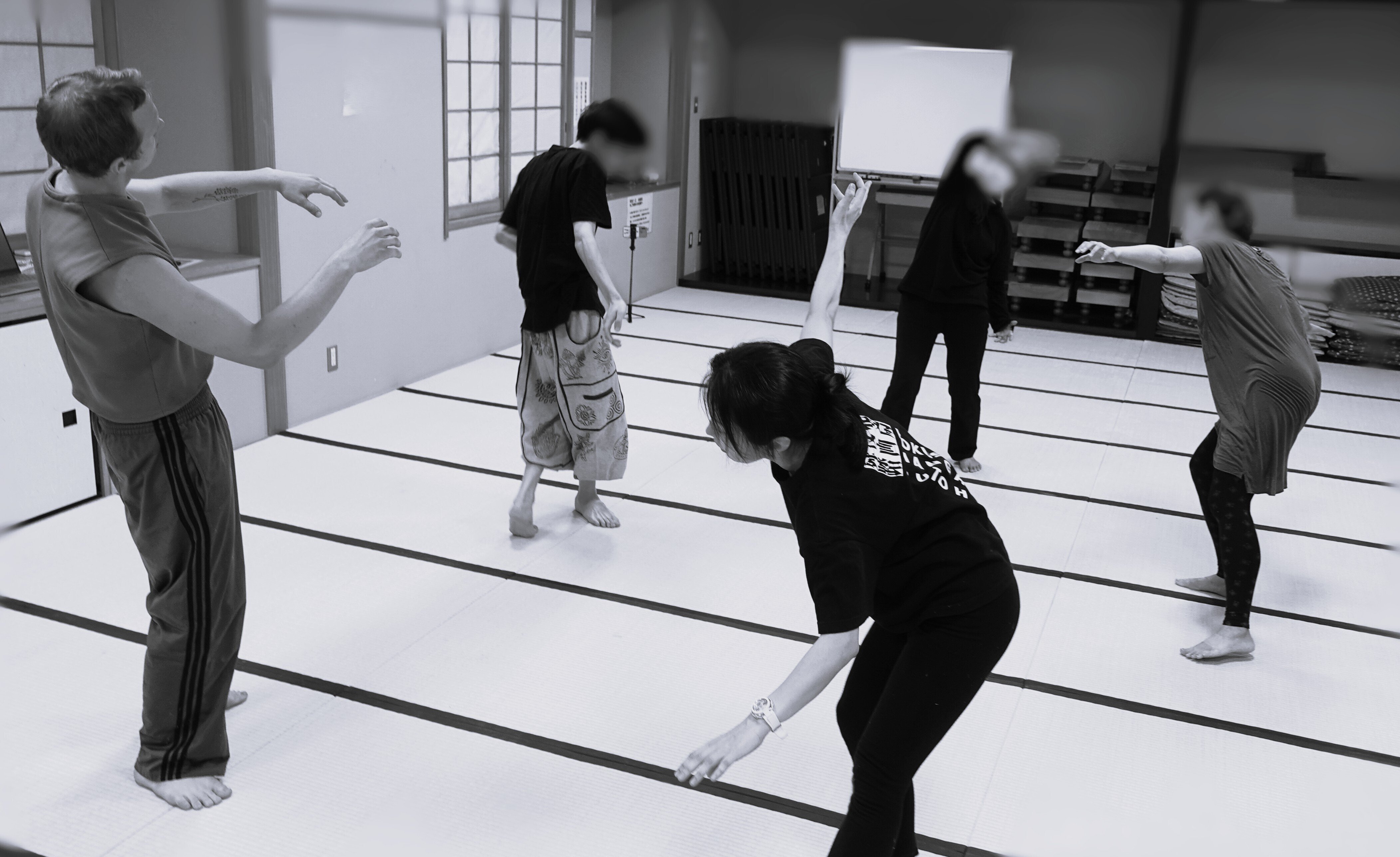 魚の群れの間 AGAXART 舞踏ワークショップ東京 32 Butoh