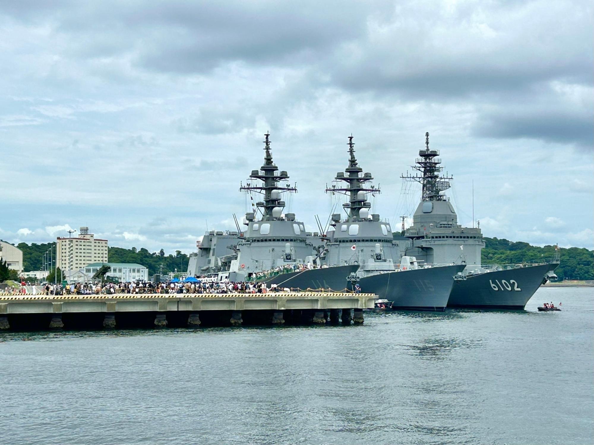 海自ファン必見》練習艦「かしま」「しまかぜ」潜水艦に会える
