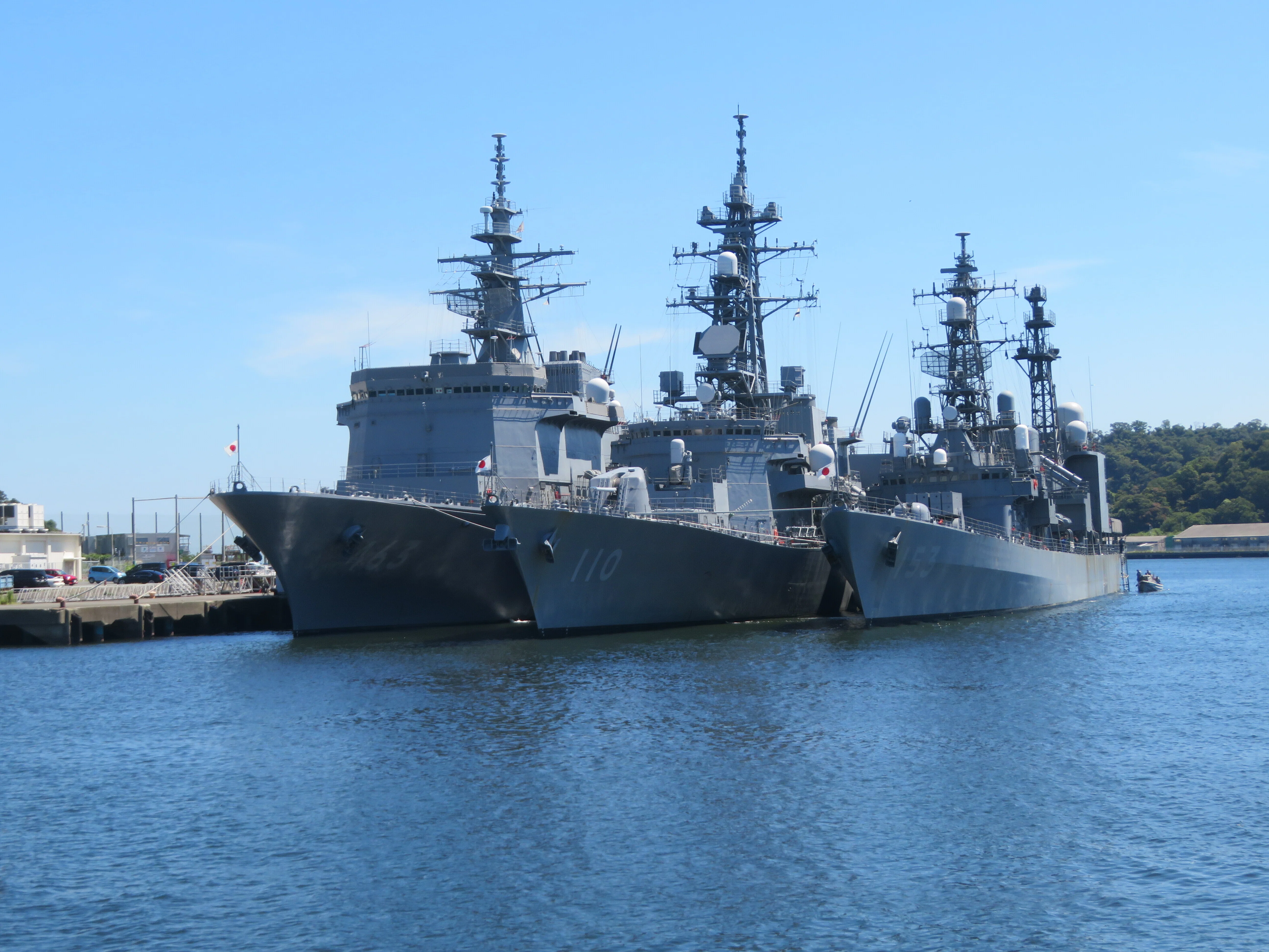 終戦80年と軍艦と。平和に浮かれながら、横須賀で戦争の暴力について