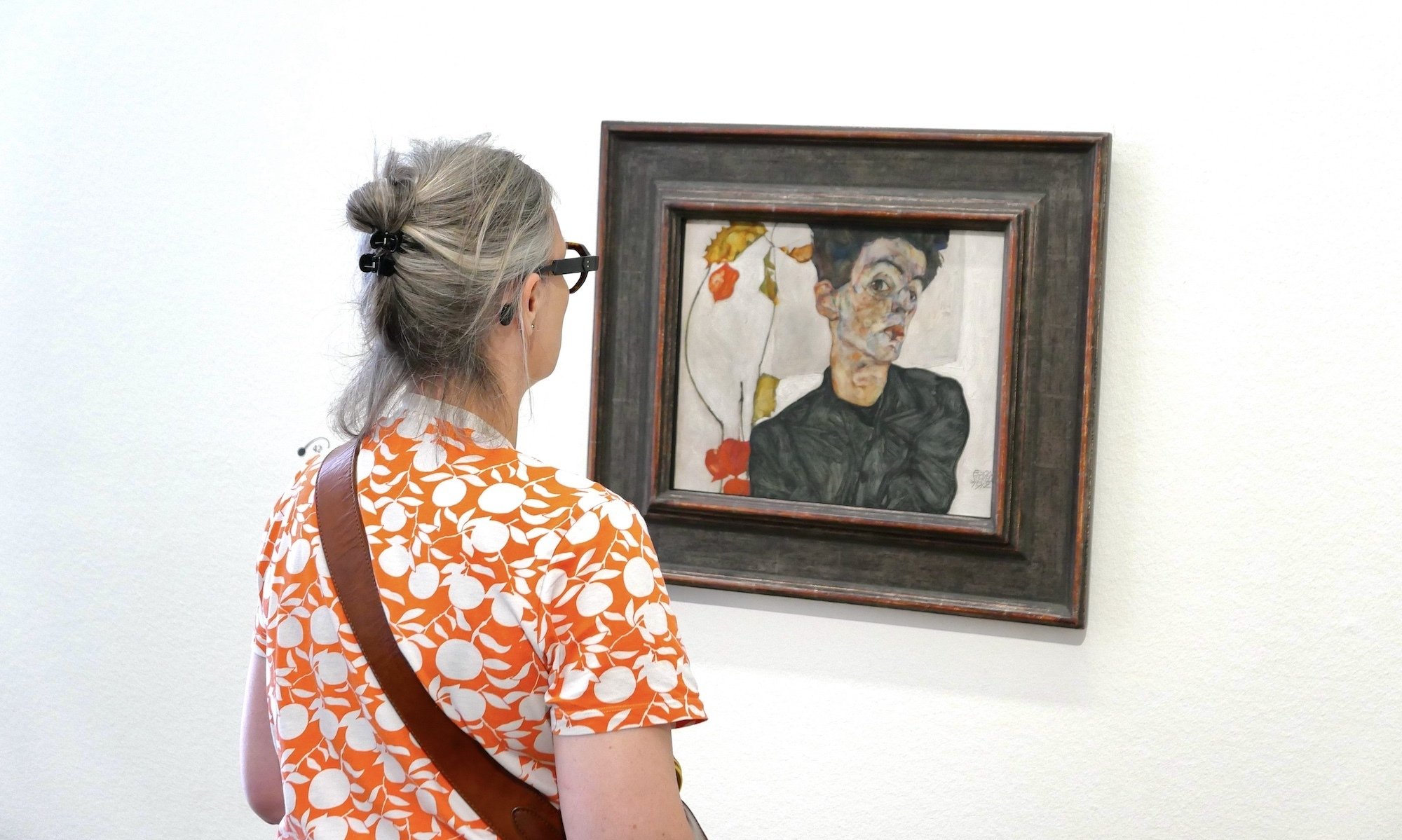 エゴン・シーレ、【緑の頭巾をかぶってうずくまる女】、希少な画集画 エゴン・シーレ展 - だうなあ日記