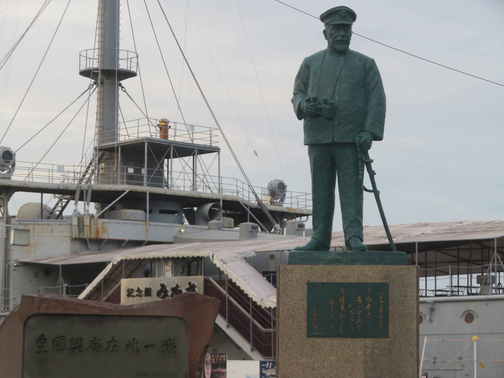 終戦80年と軍艦と。平和に浮かれながら、横須賀で戦争の暴力について