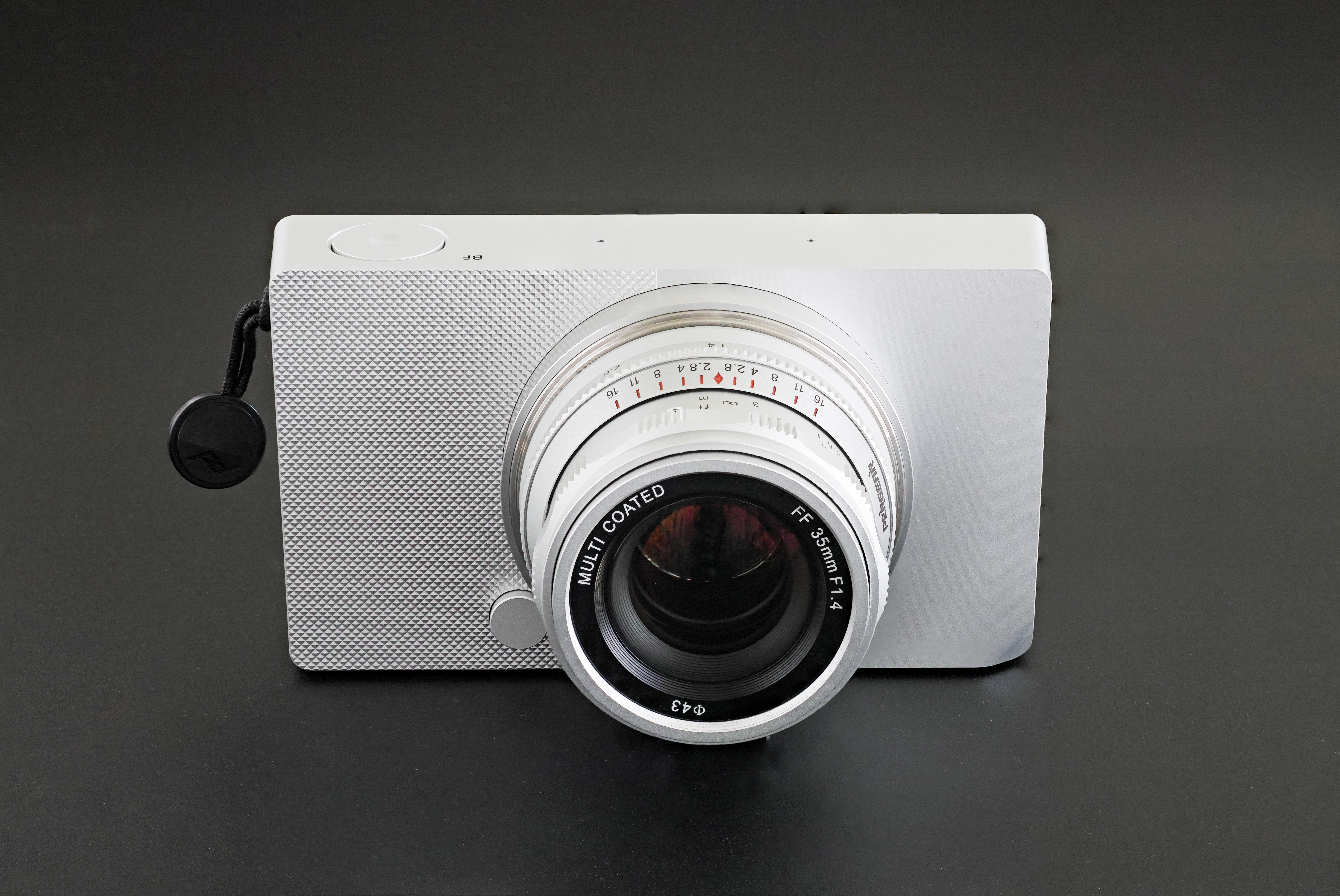 PEREGEAR 35mm F1.4 レンズ L-マウント Sigma BF (シルバー) に似合うレンズを探せ その2 15,000円で購入