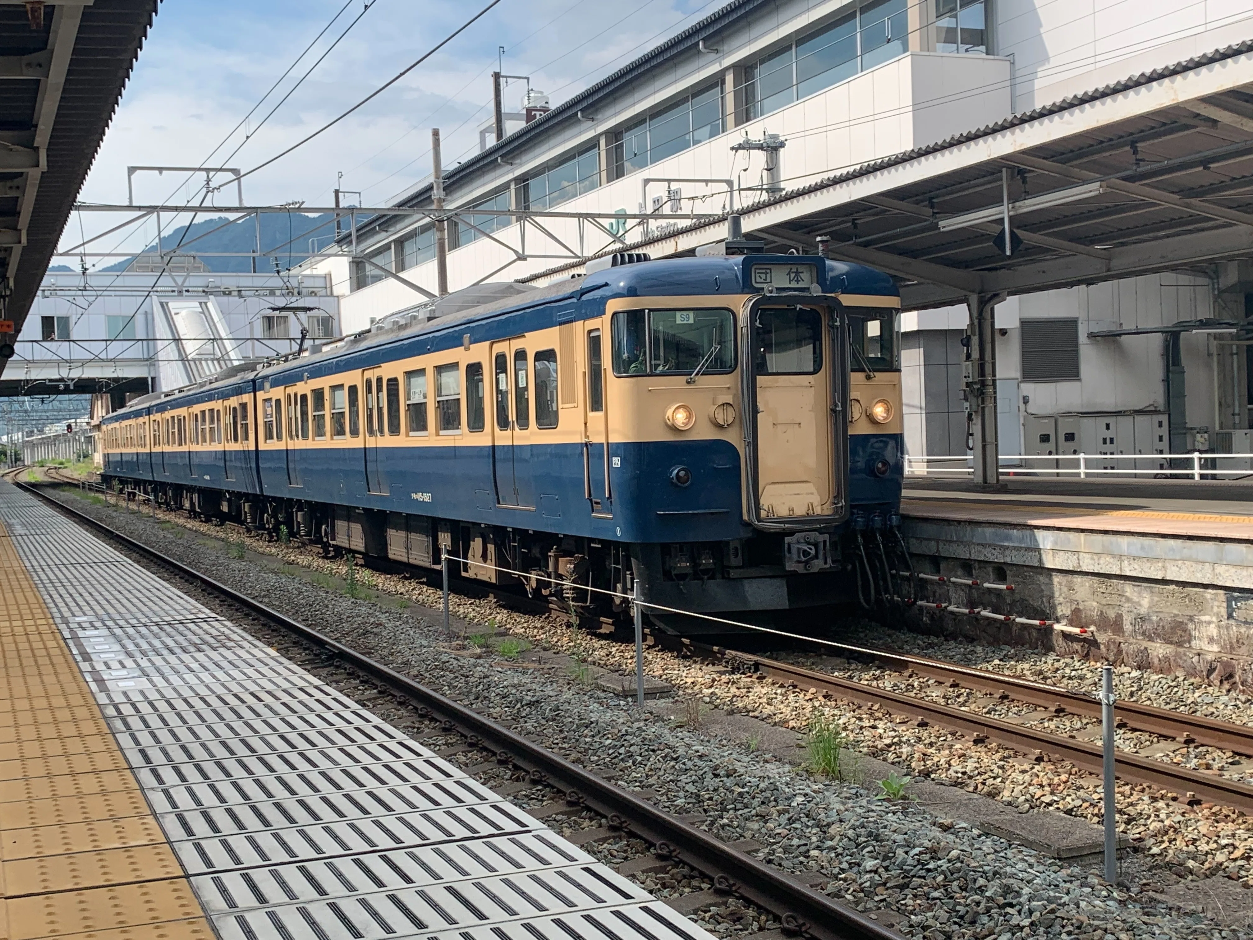 しなの鉄道スカ色乗車記｜高山 雷鳥