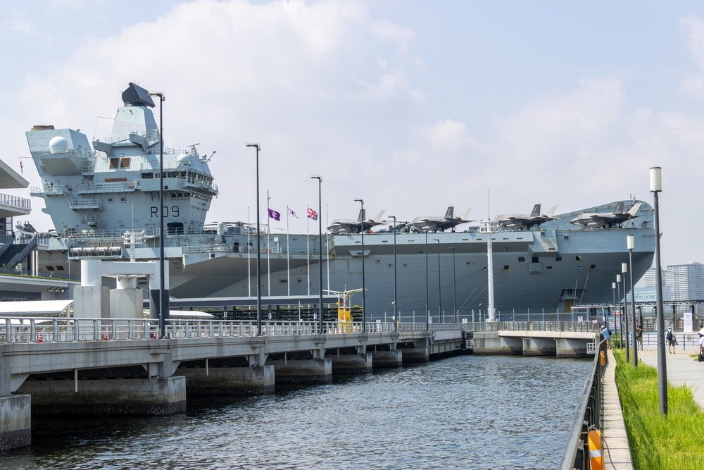 英空母『プリンス・オブ・ウェールズ』をCanonのカメラ（EOS R7+16