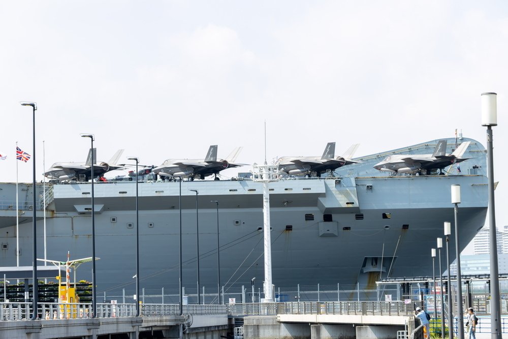 英空母『プリンス・オブ・ウェールズ』をCanonのカメラ（EOS R7+16